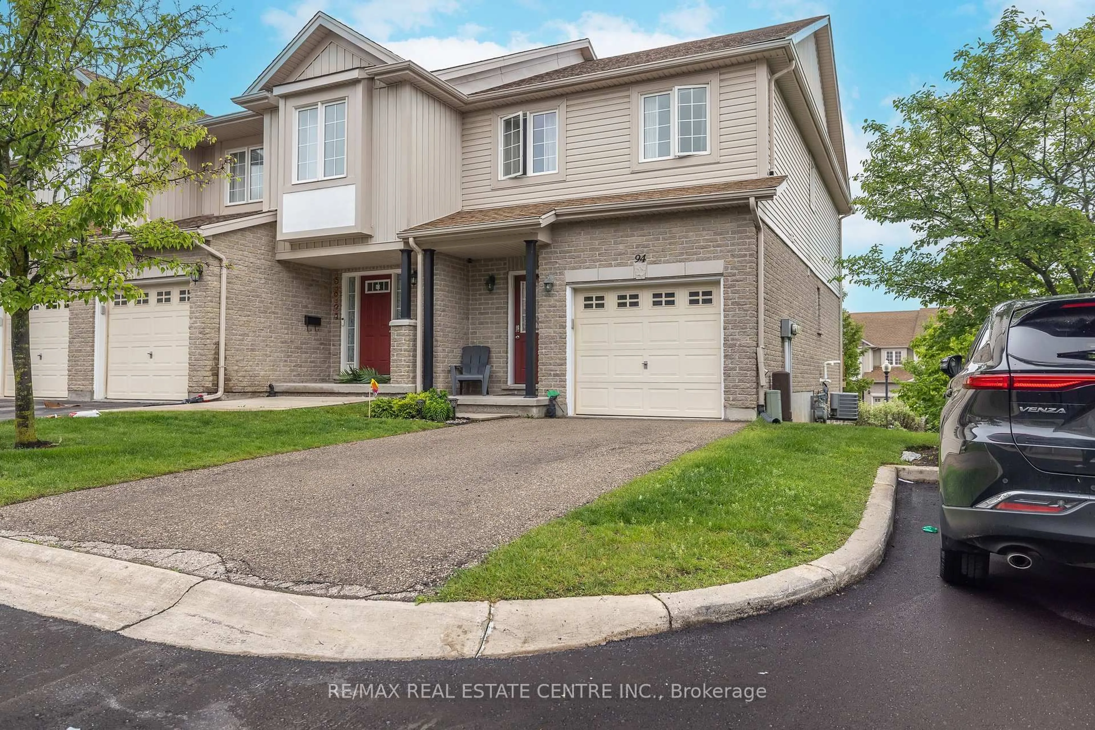 Home with brick exterior material, street for 105 Pinnacle Dr #94, Kitchener Ontario N2P 1B8