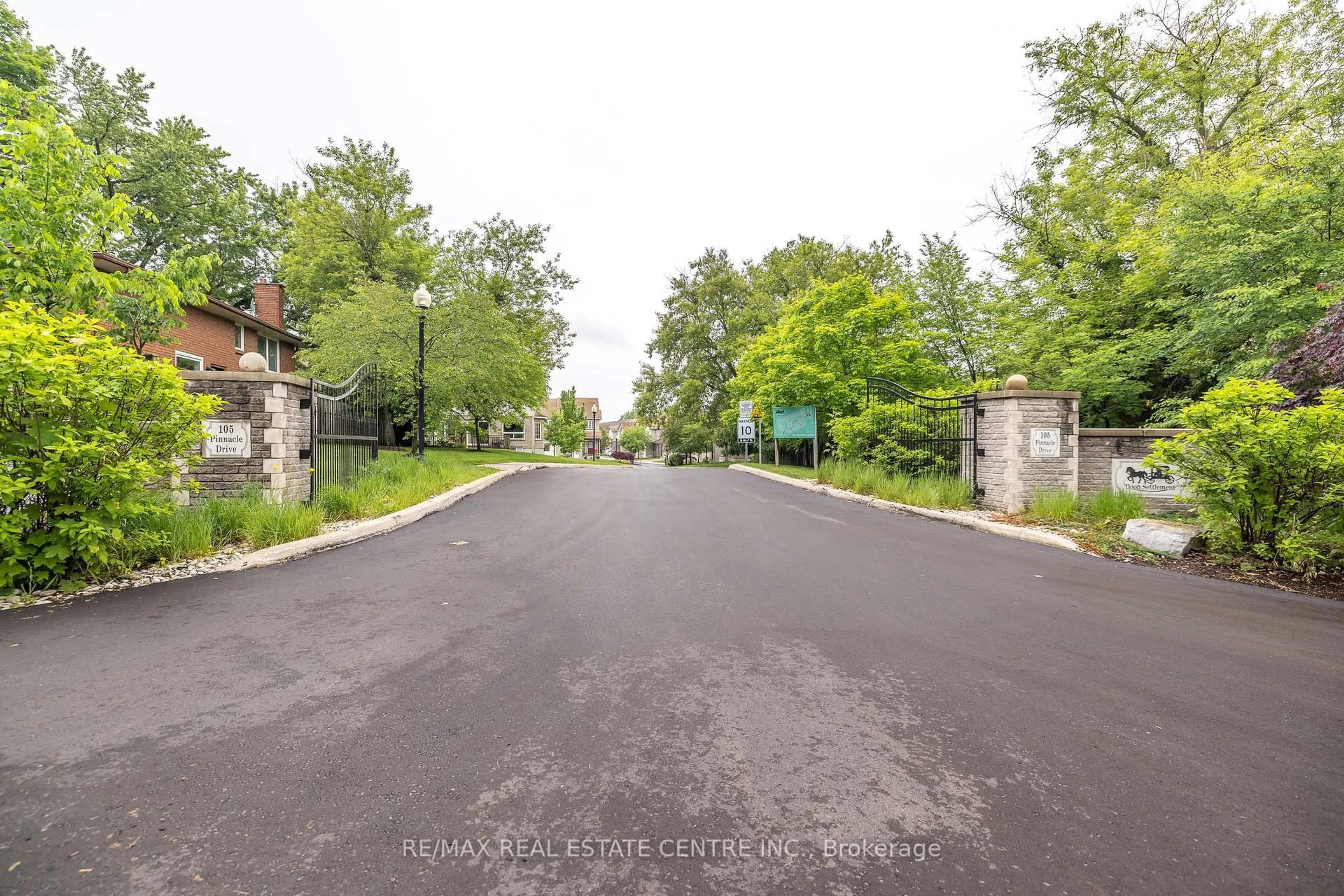 Unknown for 105 Pinnacle Dr #94, Kitchener Ontario N2P 1B8