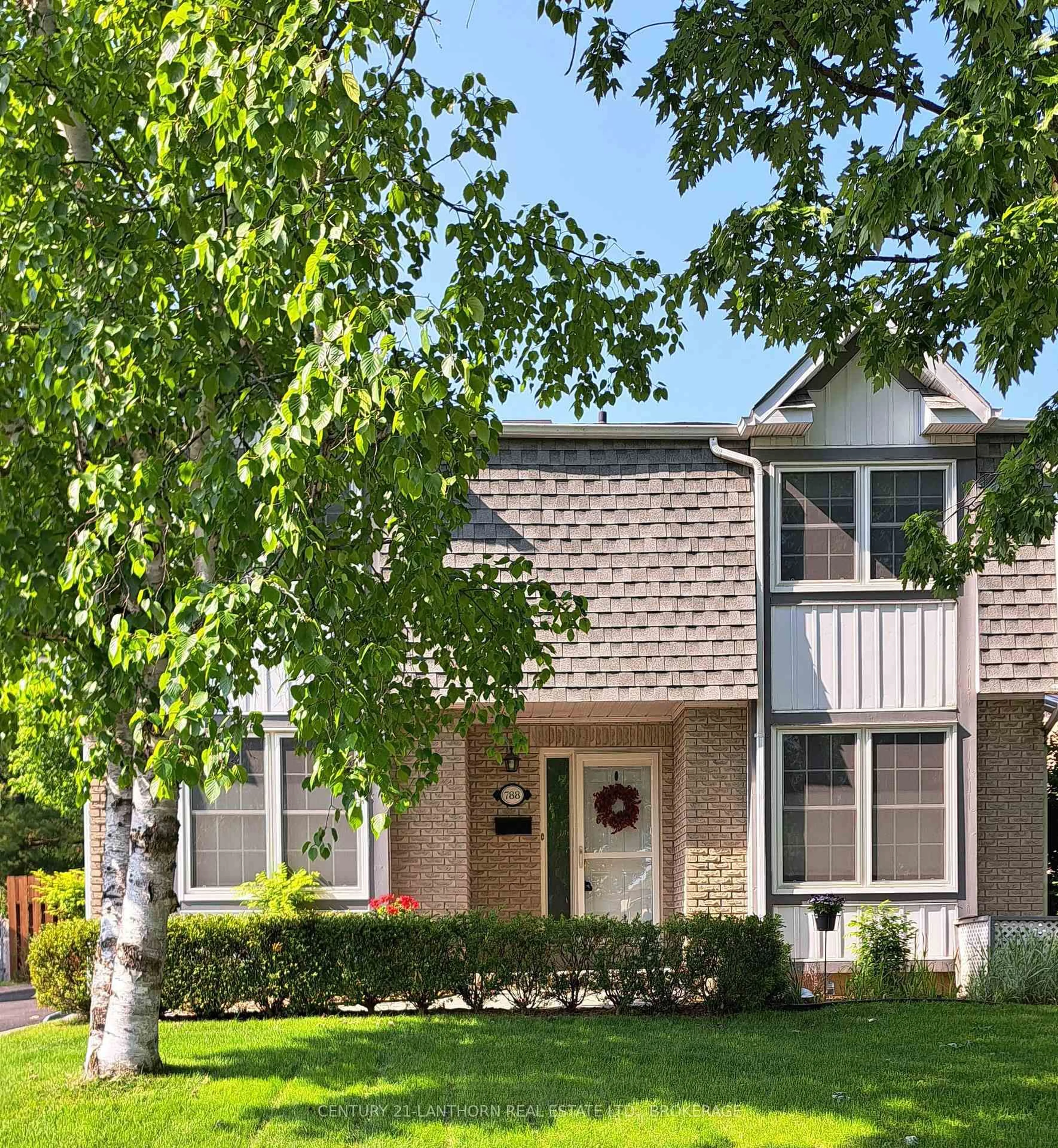 Home with vinyl exterior material, street for 788 Whiteoak Cres, Kingston Ontario K7P 1L6