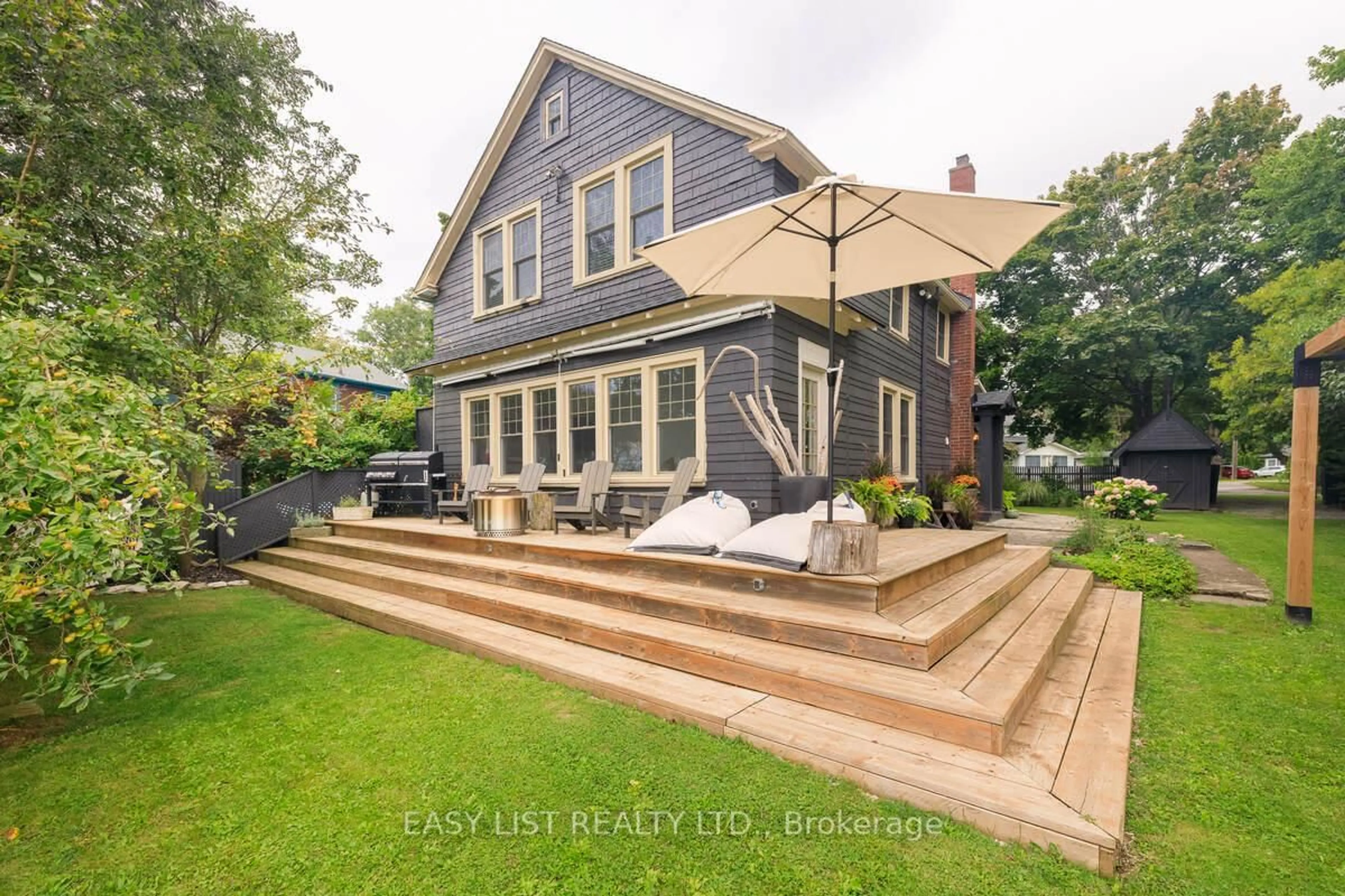 Patio, street for 3691 Crystal Beach Dr, Fort Erie Ontario L0S 1B0