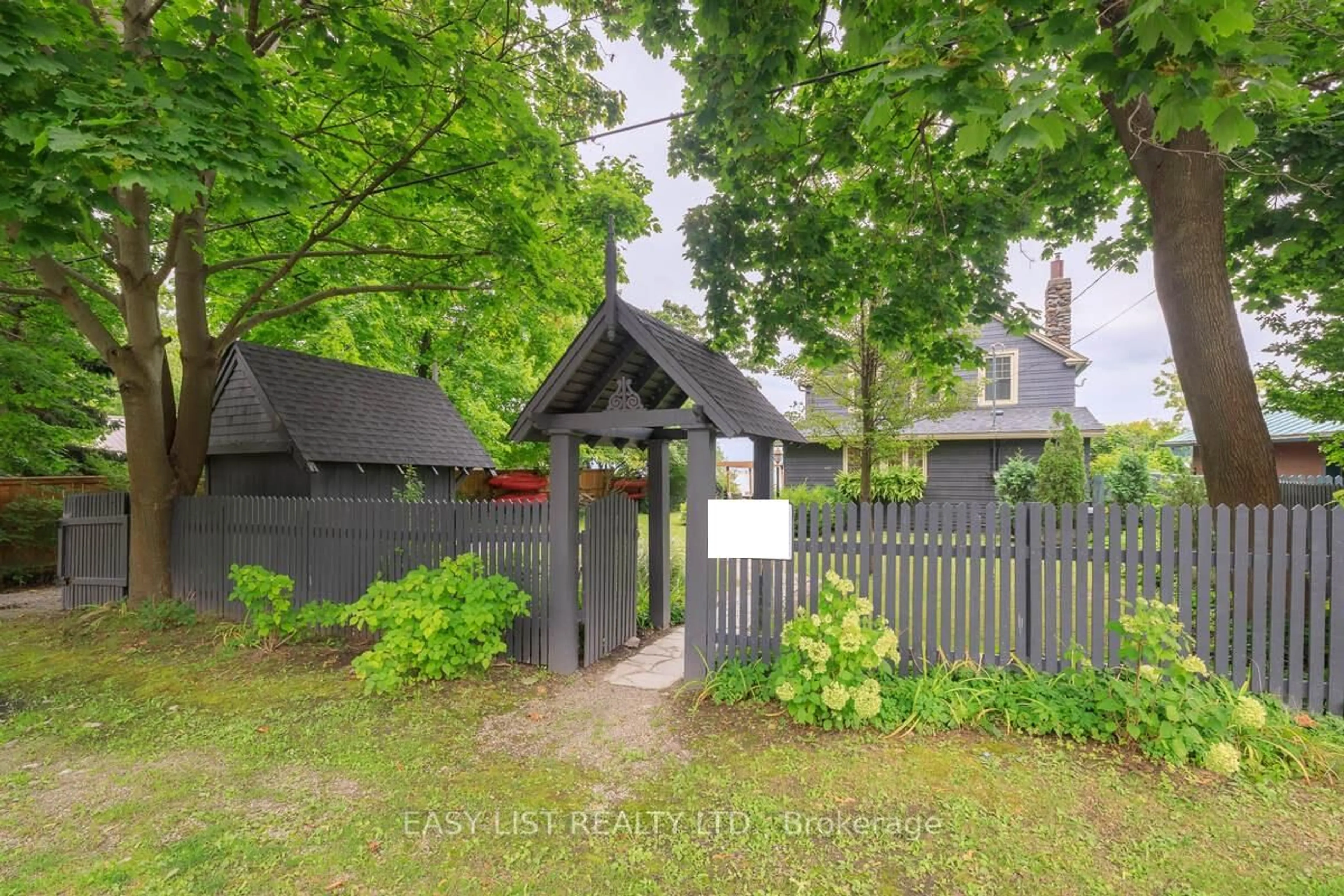 Patio, street for 3691 Crystal Beach Dr, Fort Erie Ontario L0S 1B0