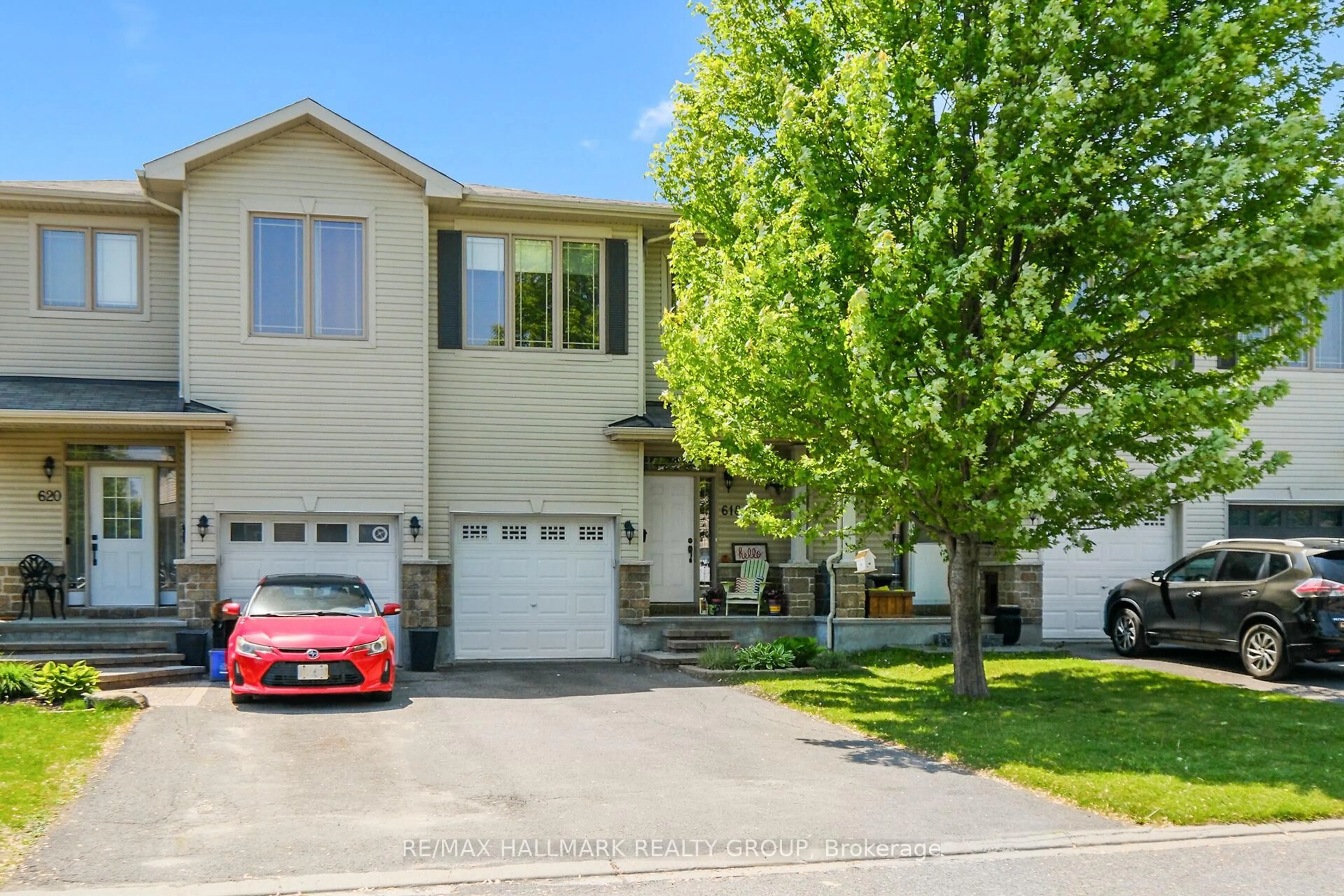 Home with vinyl exterior material, street for 618 Spikemoss St, Ottawa Ontario K4A 0C9