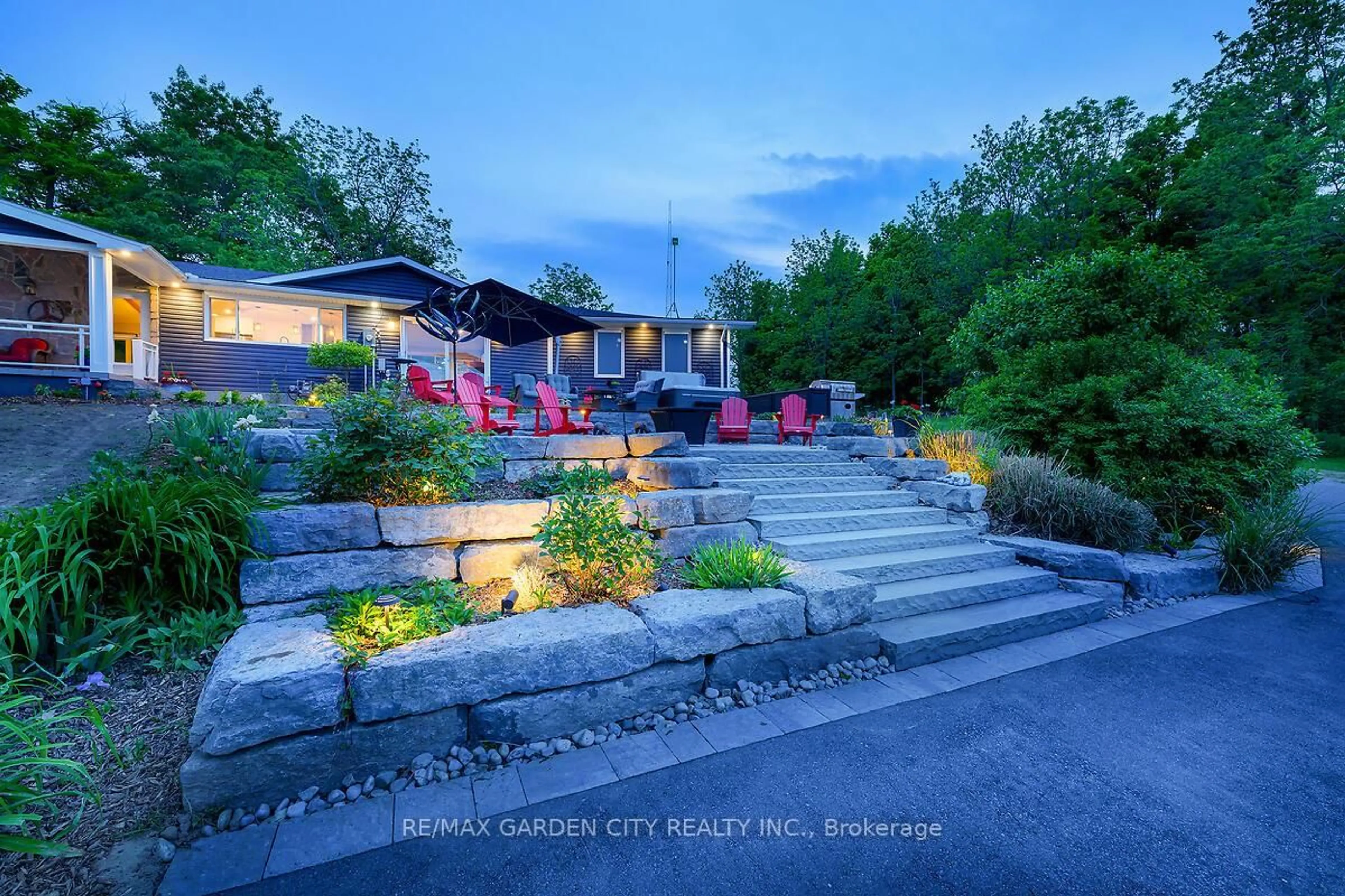 Patio, street for 4030 MOUNTAINVIEW Rd, Lincoln Ontario L3J 2C8