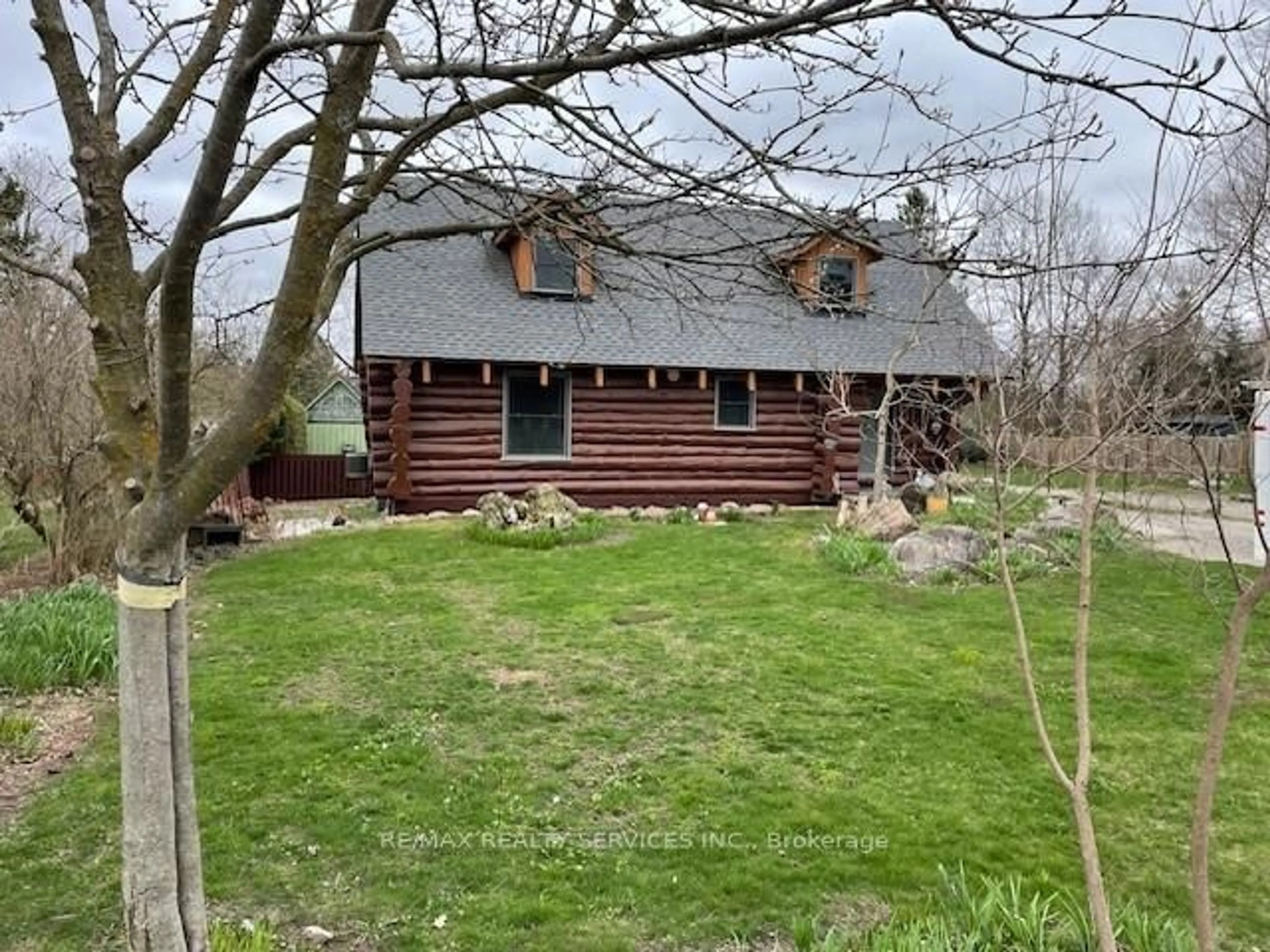 A pic from outside/outdoor area/front of a property/back of a property/a pic from drone, unknown for 9 Orangeville St, Erin Ontario N0B 1Z0