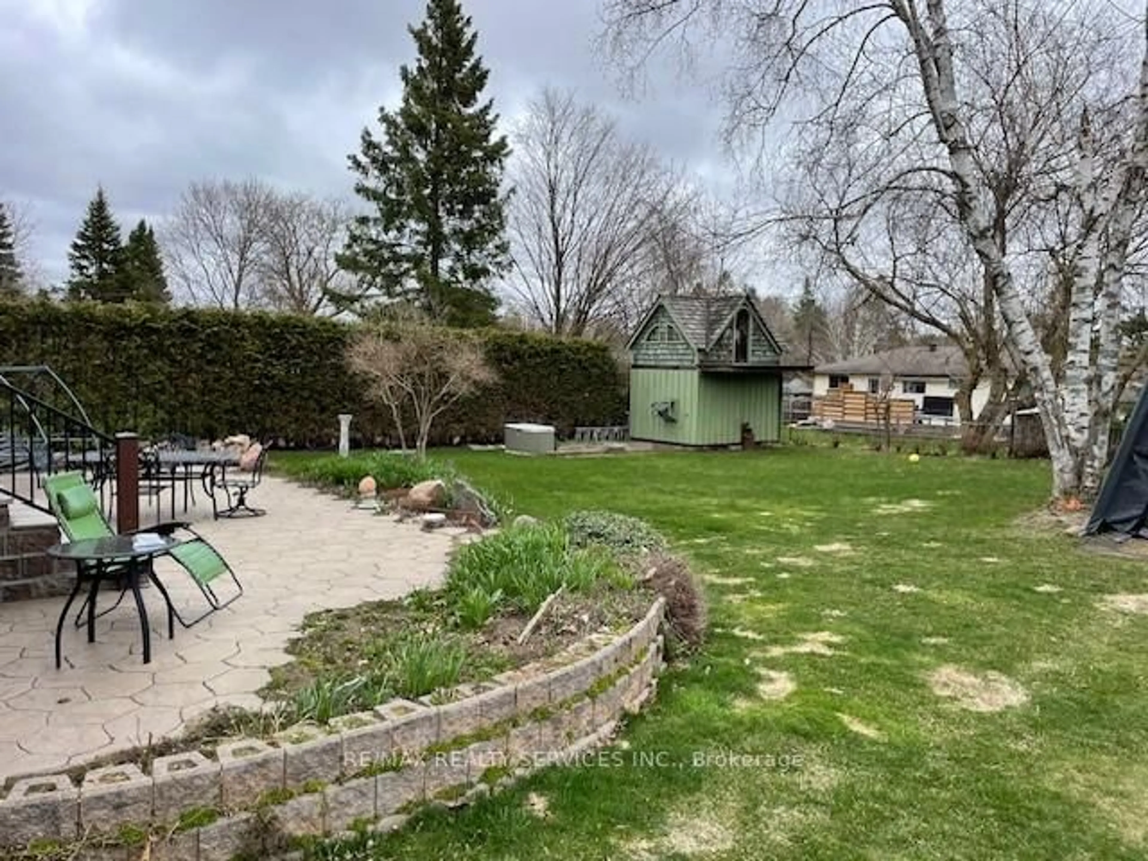 A pic from outside/outdoor area/front of a property/back of a property/a pic from drone, unknown for 9 Orangeville St, Erin Ontario N0B 1Z0