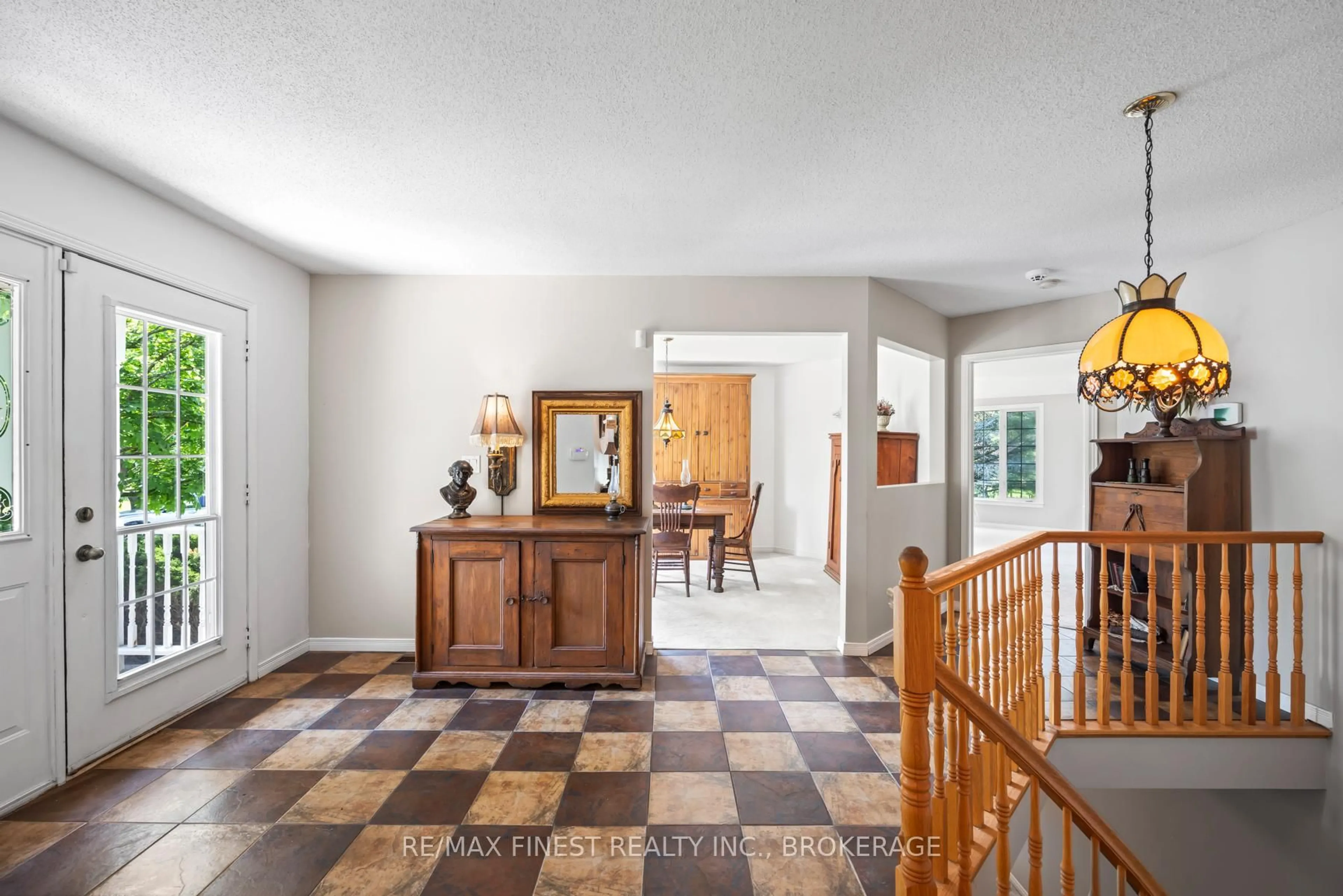 Indoor foyer for 941 MALVERN Terr, Kingston Ontario K7P 2Y6