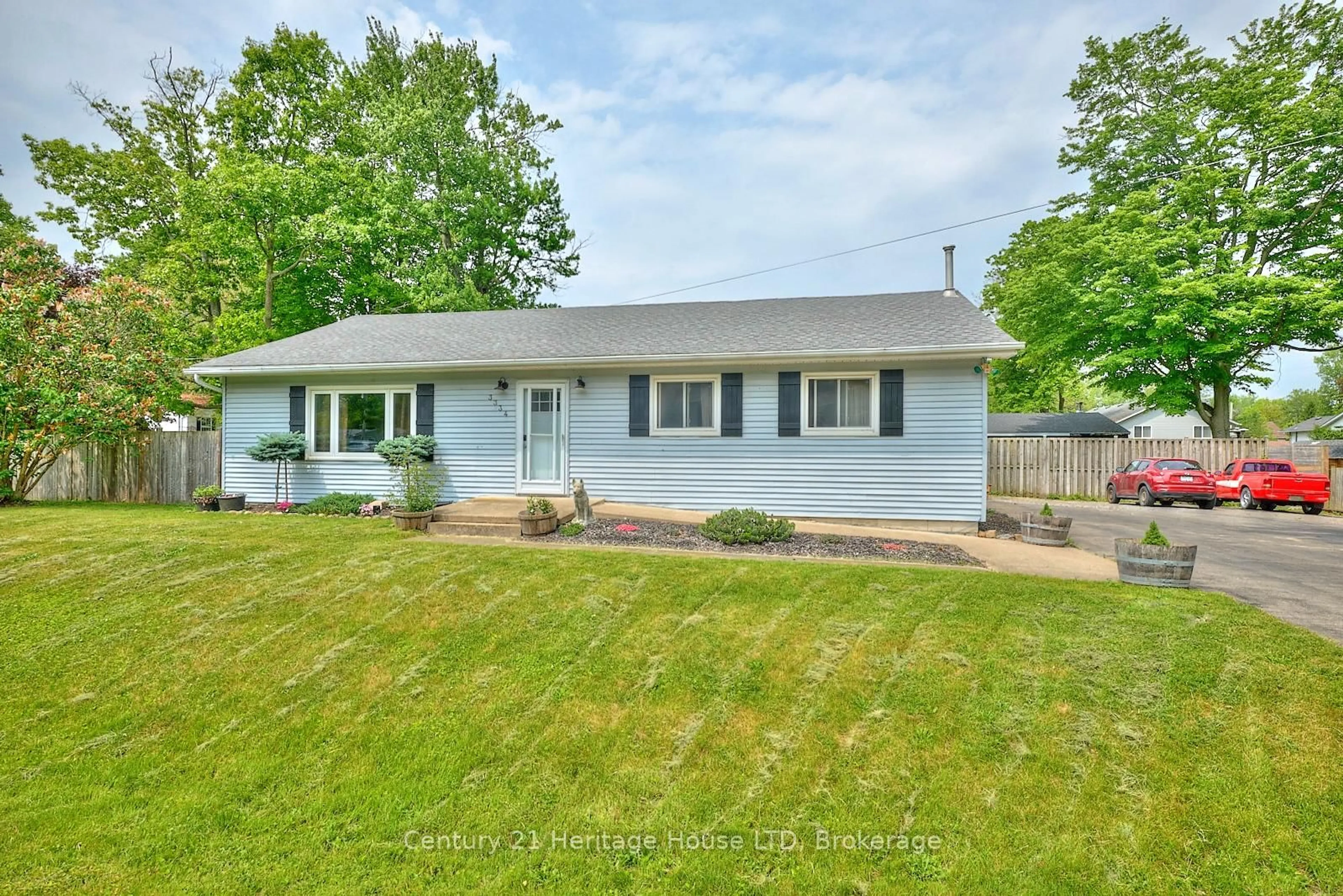 Home with vinyl exterior material, street for 3334 Riselay Ave, Fort Erie Ontario L0S 1N0