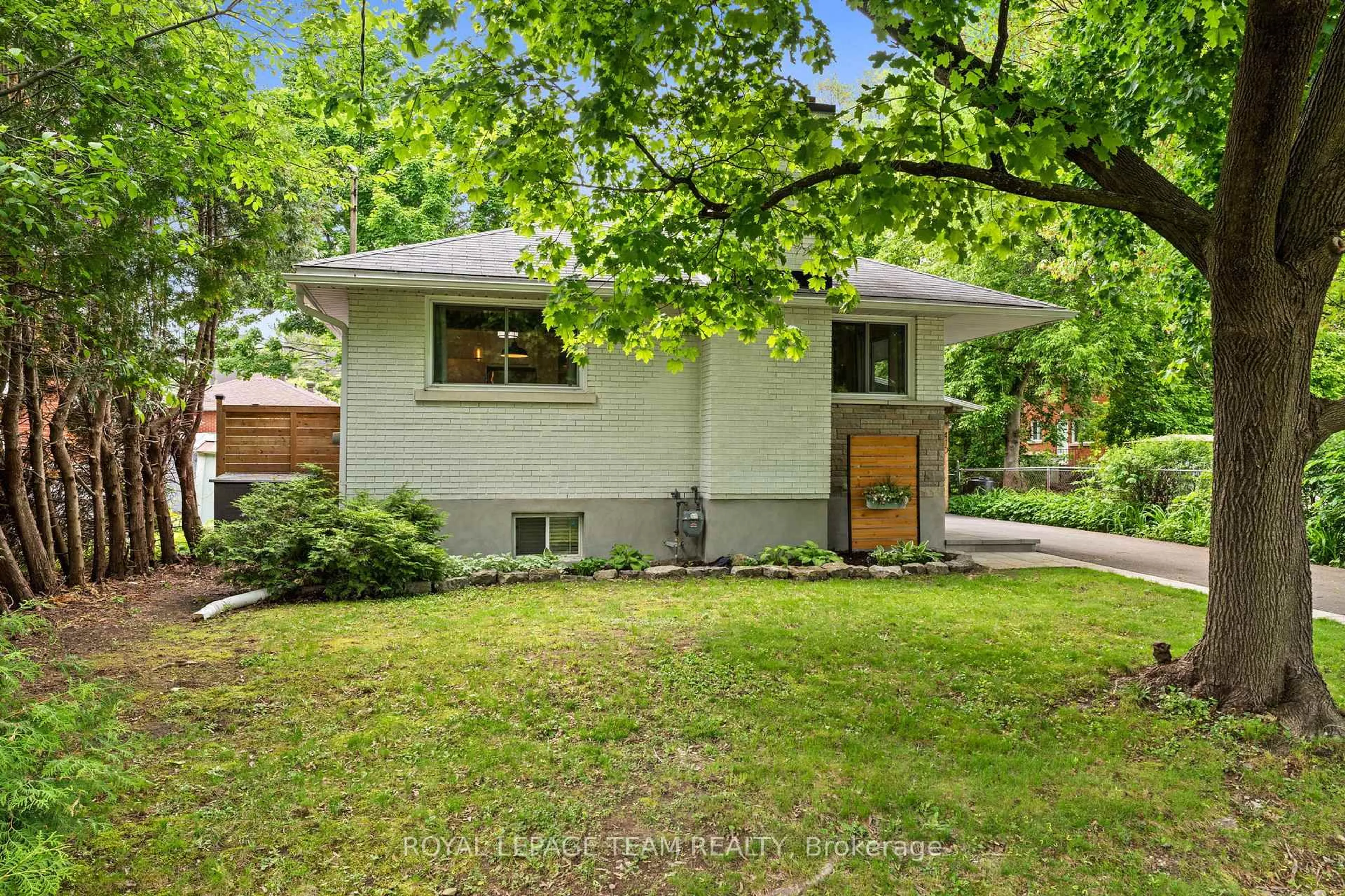 Unknown for 410 Hartleigh Ave, Ottawa Ontario K2B 5J4
