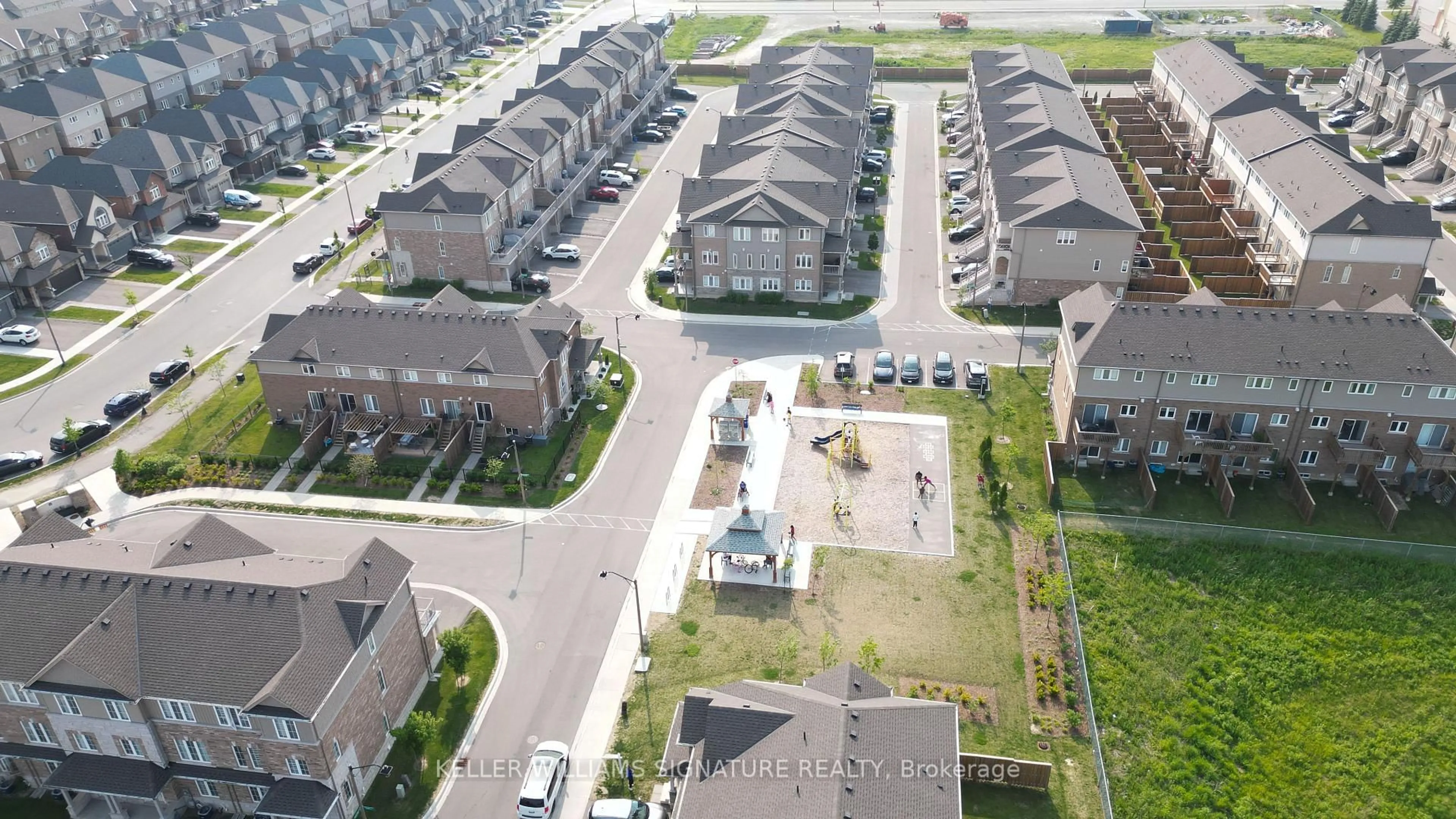 A pic from outside/outdoor area/front of a property/back of a property/a pic from drone, street for 114 Laguna Village Cres, Hamilton Ontario L0R 1P0