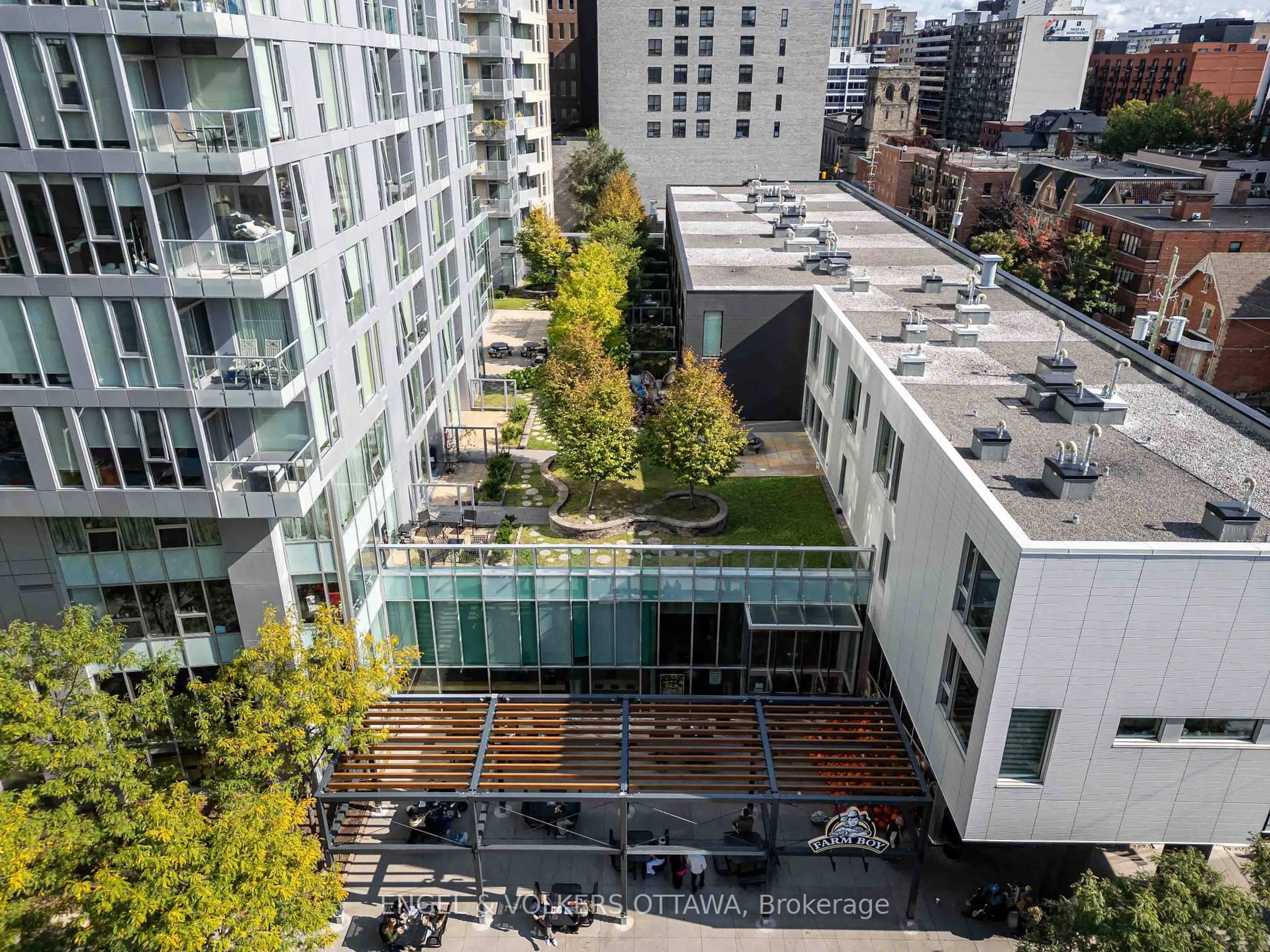 A pic from outside/outdoor area/front of a property/back of a property/a pic from drone, city buildings view from balcony for 197 lisgar St #202, Ottawa Ontario K2P 0C3