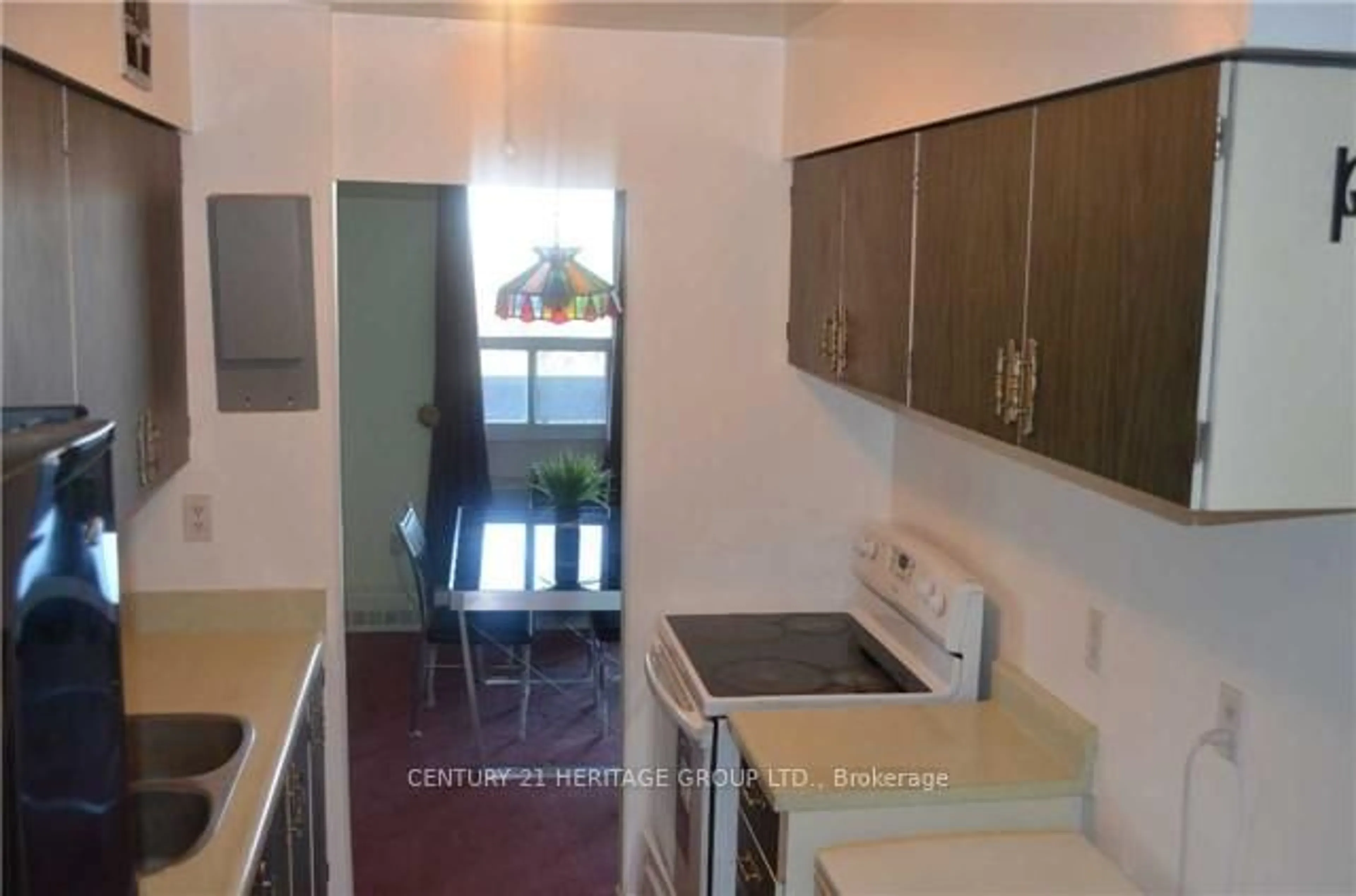 Standard kitchen, ceramic/tile floor for 1966 Main St #1004, Hamilton Ontario L8S 1J6