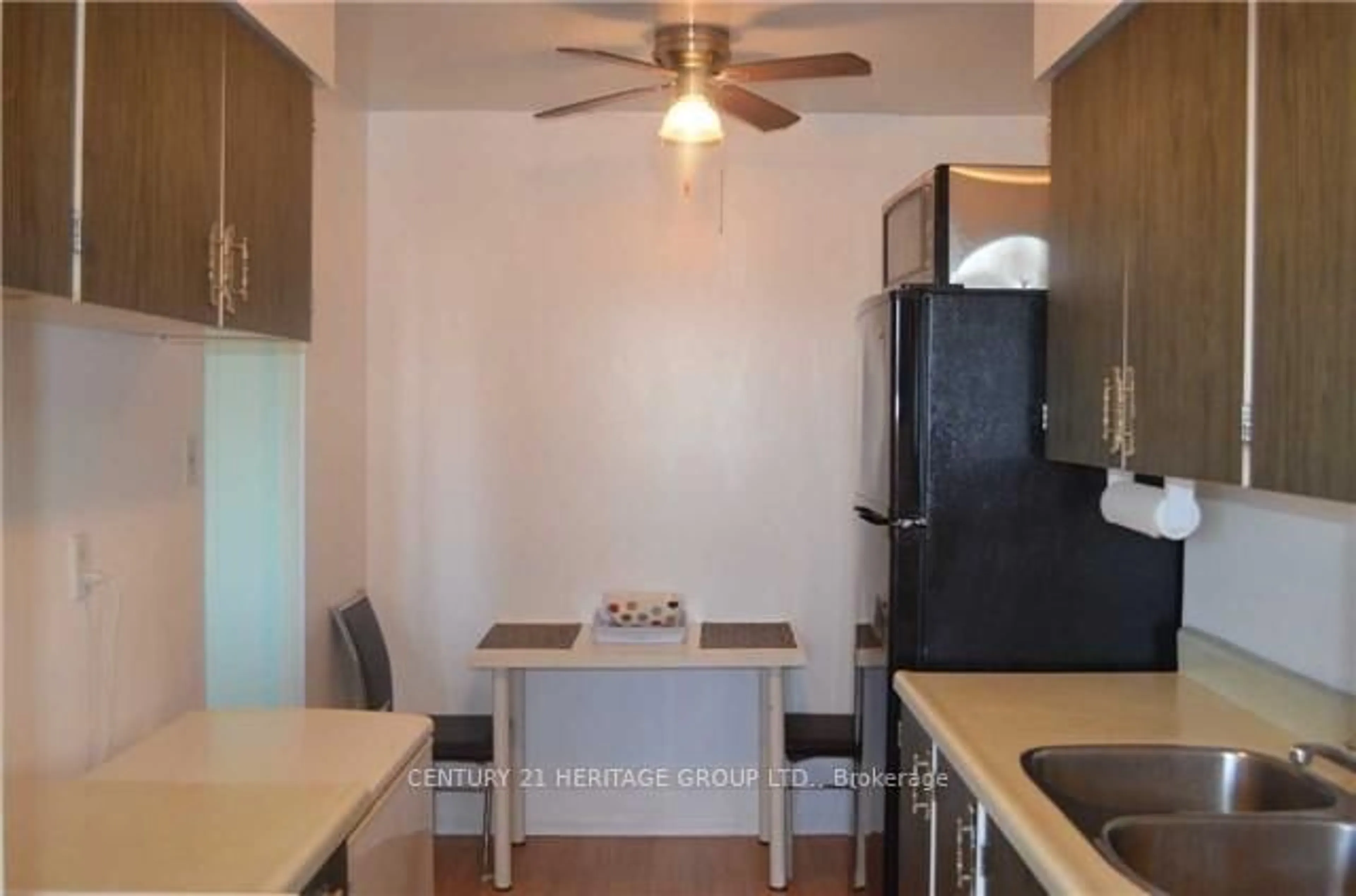 Standard kitchen, unknown for 1966 Main St #1004, Hamilton Ontario L8S 1J6