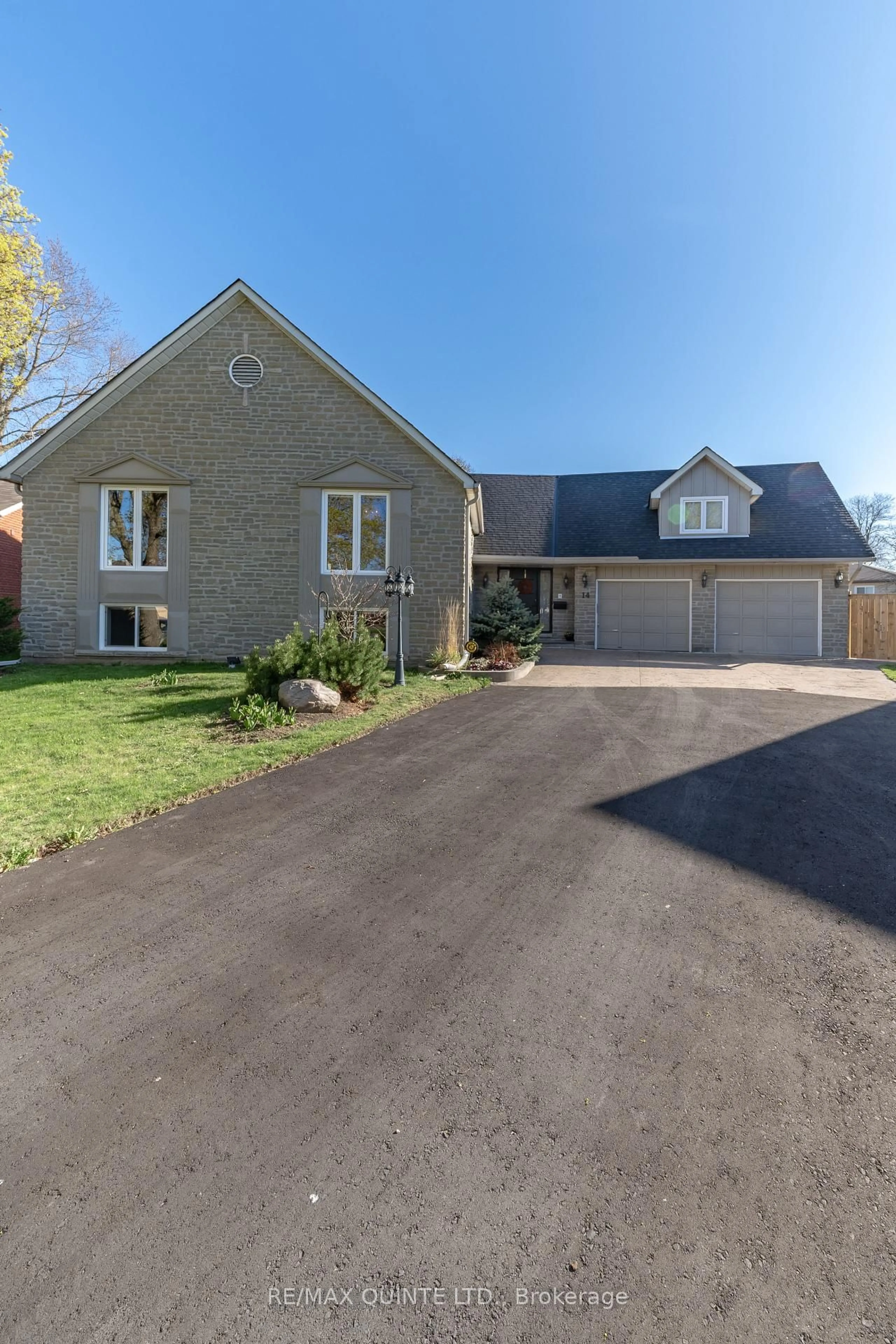 A pic from outside/outdoor area/front of a property/back of a property/a pic from drone, street for 14 Thompson Crt, Belleville Ontario K8P 5C3