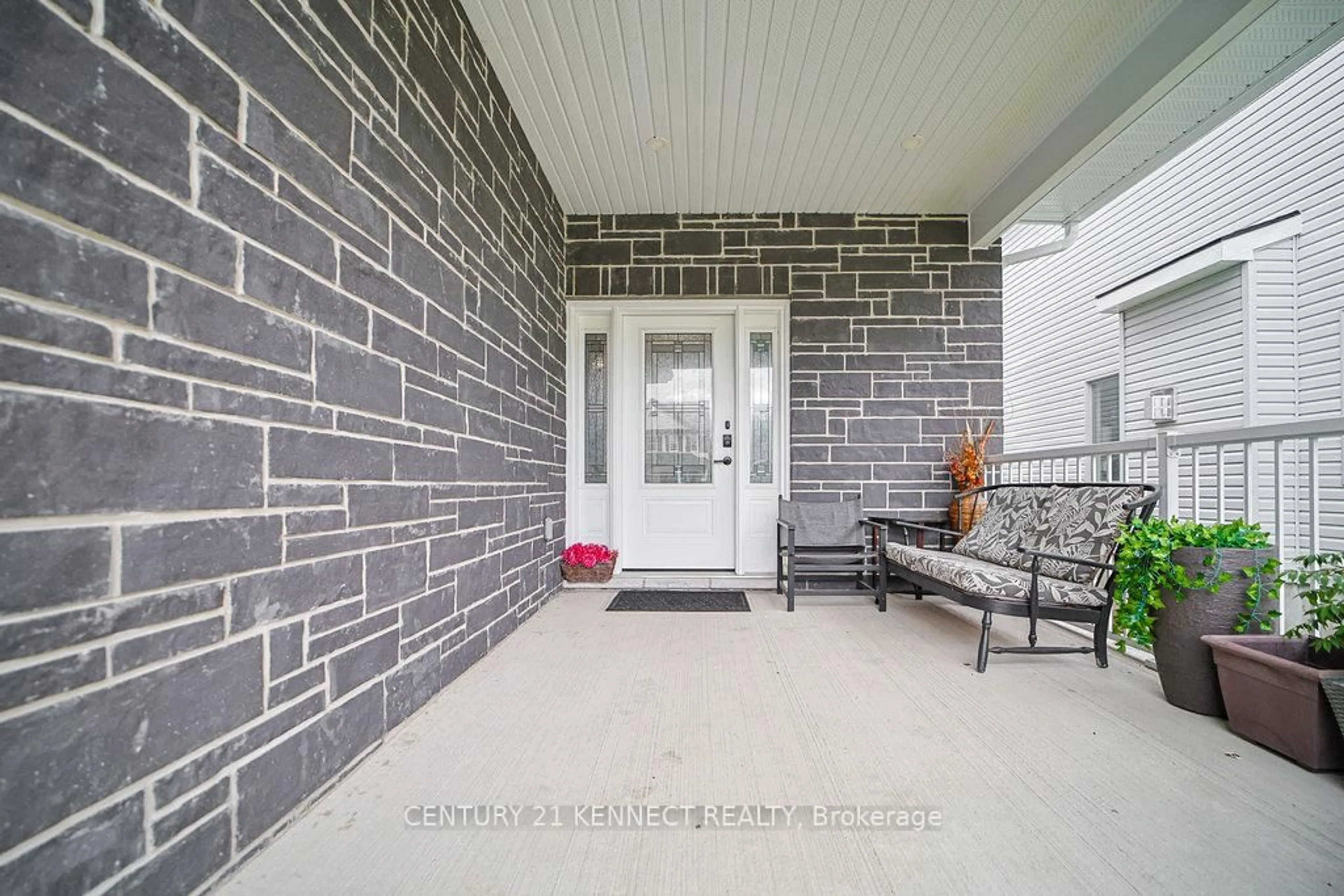 Indoor entryway for 1520 Berkshire Dr, Kingston Ontario K7P 0S7