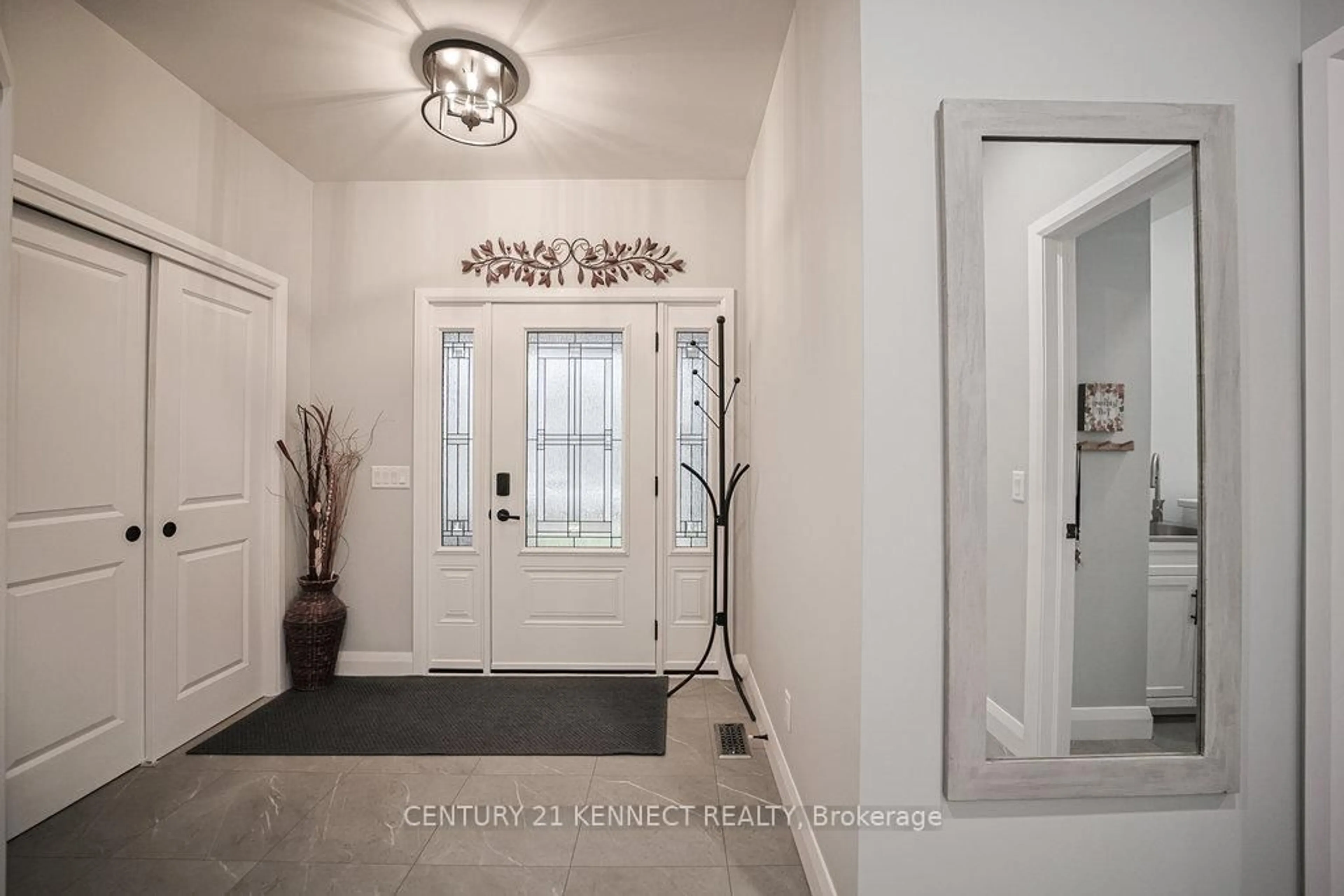 Indoor entryway for 1520 Berkshire Dr, Kingston Ontario K7P 0S7