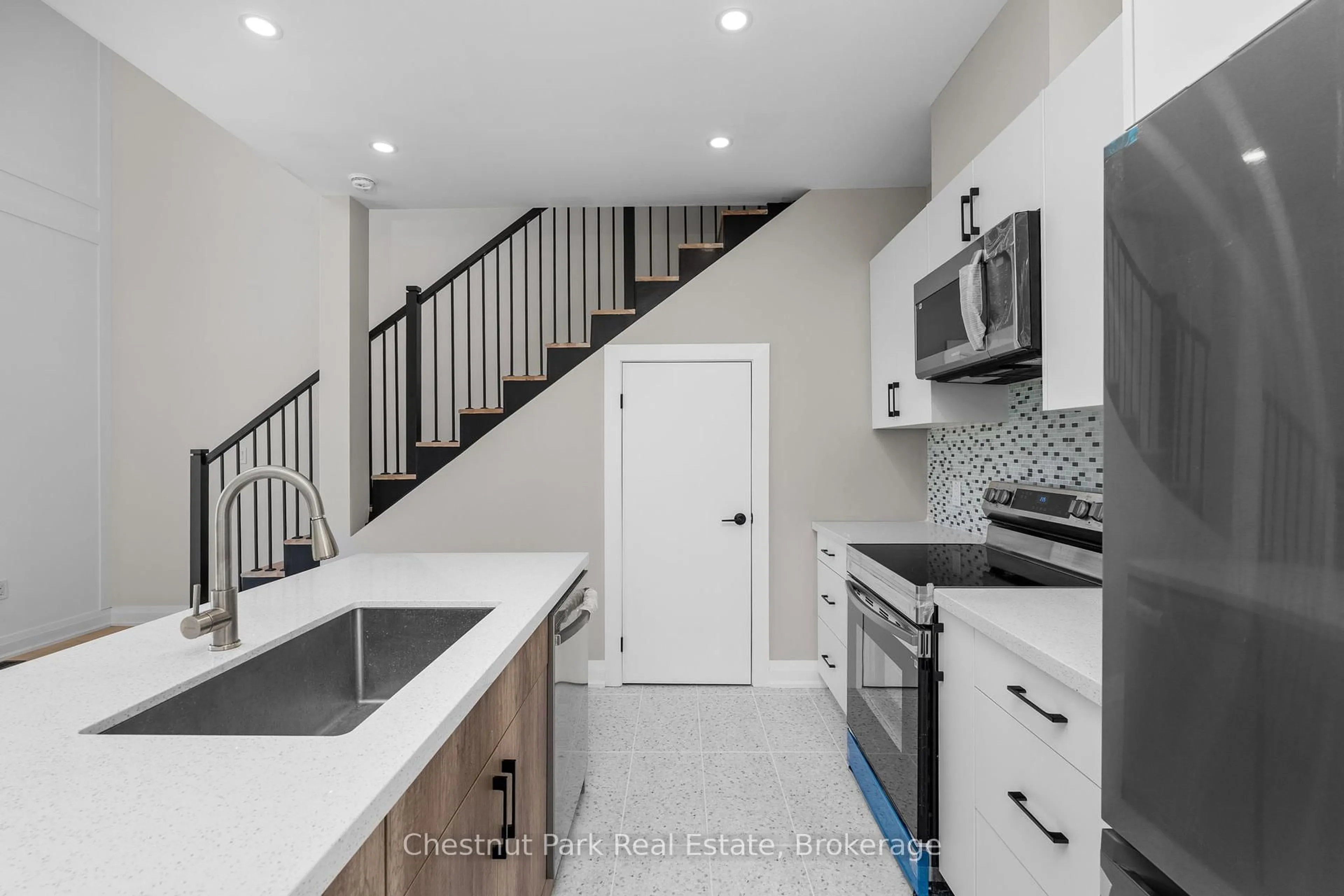 Open concept kitchen, ceramic/tile floor for 3980 MUSKOKA RD 169, Muskoka Lakes Ontario P0B 1J0