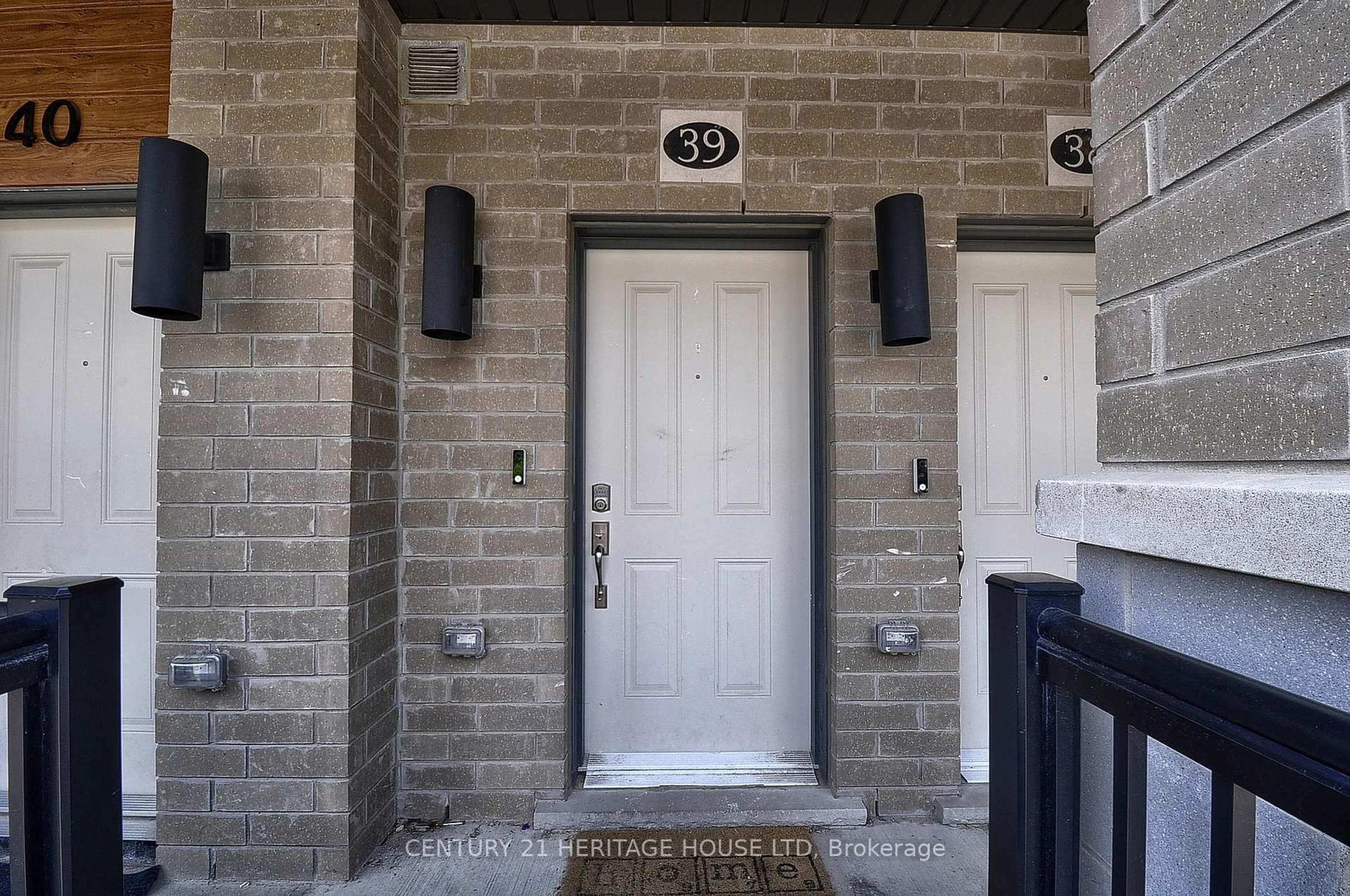 Indoor entryway for 25 Isherwood Ave #39, Cambridge Ontario N1R 0E2