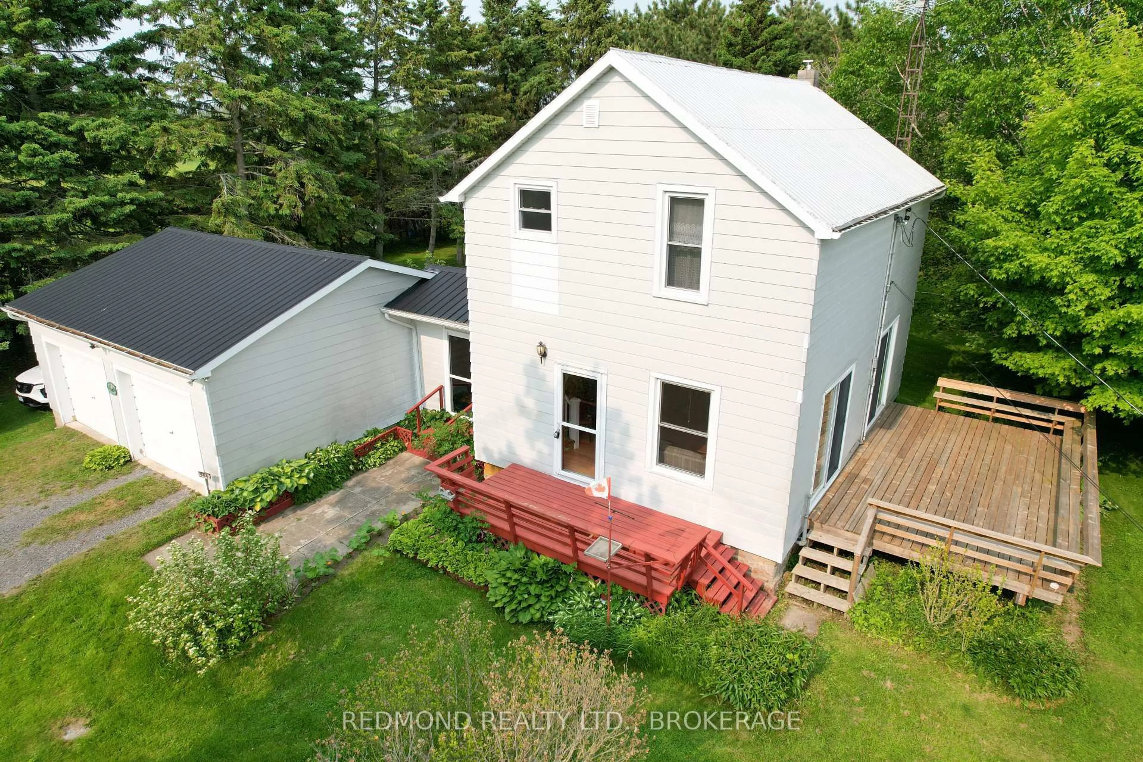 A pic from outside/outdoor area/front of a property/back of a property/a pic from drone, building for 344 Cunningham Rd, Front of Leeds & Seeleys Bay Ontario K7G 2V4