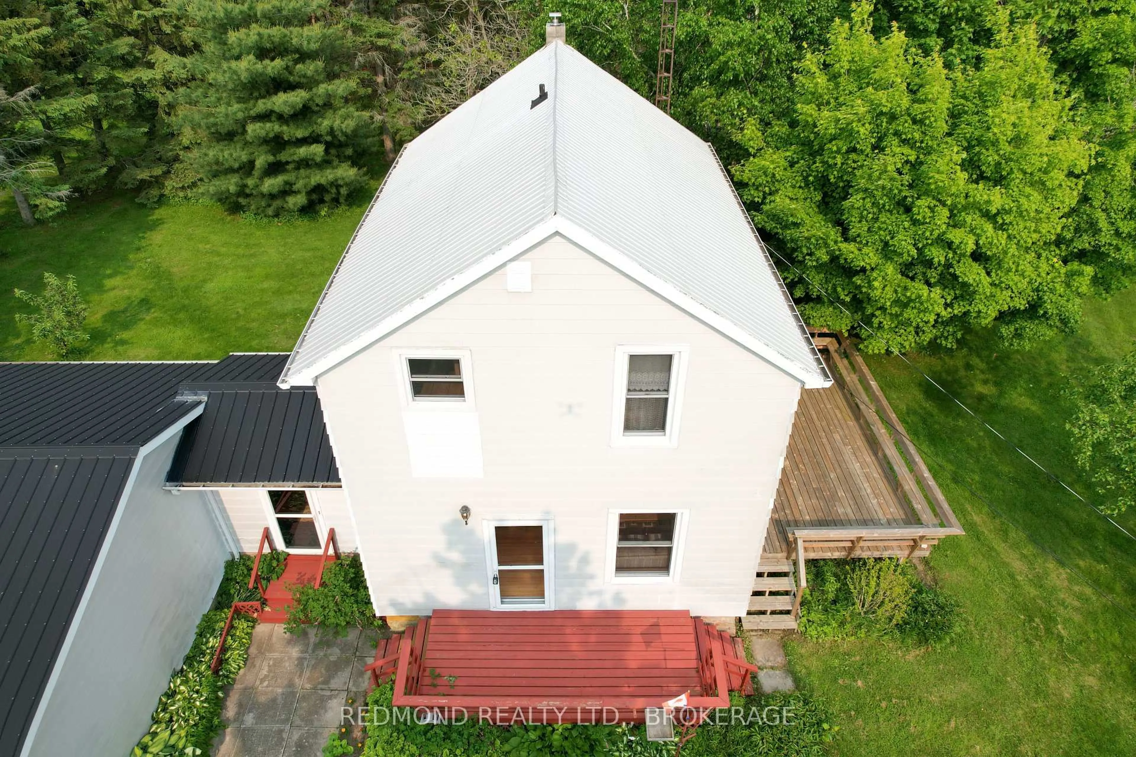 A pic from outside/outdoor area/front of a property/back of a property/a pic from drone, building for 344 Cunningham Rd, Front of Leeds & Seeleys Bay Ontario K7G 2V4