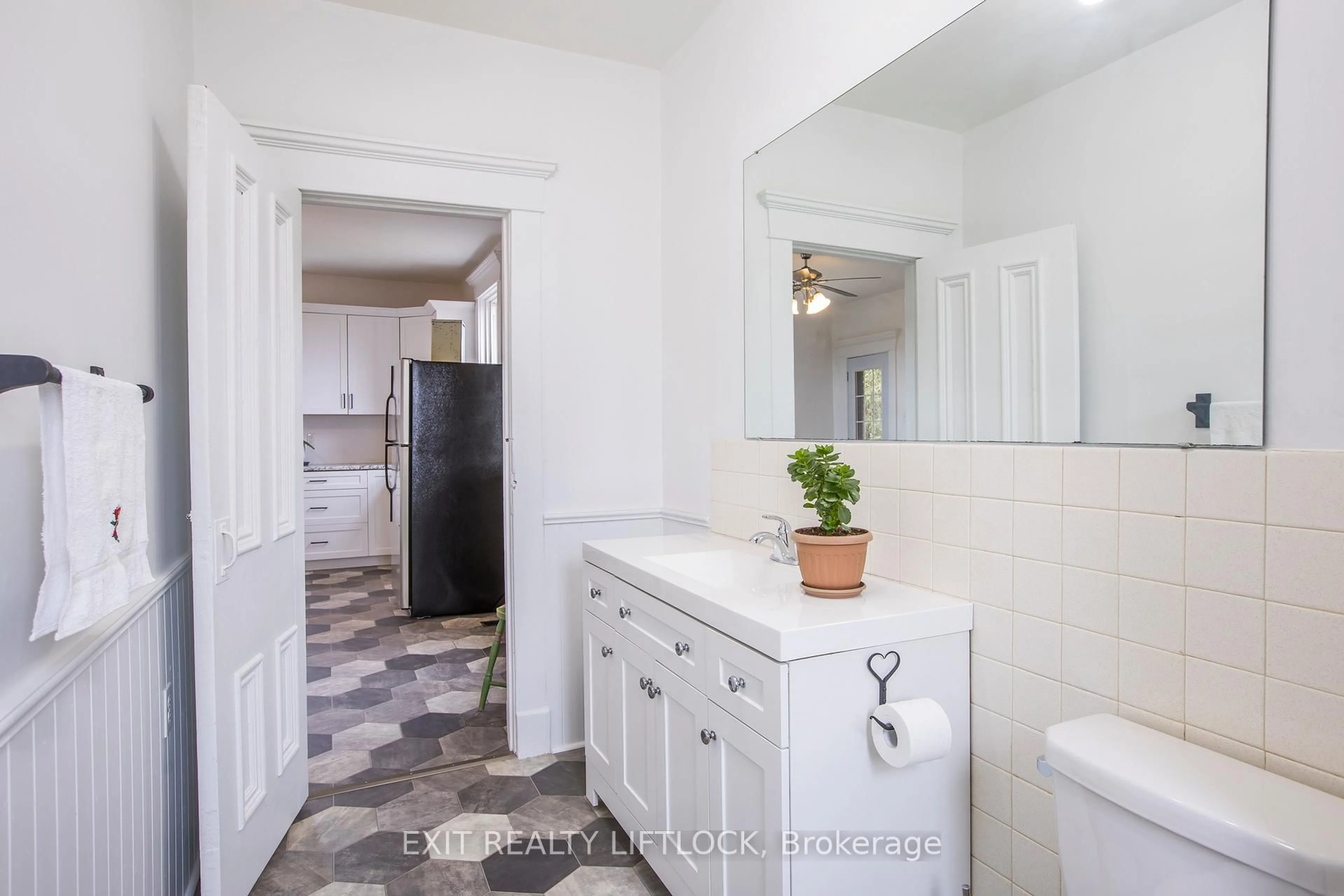 Standard bathroom, ceramic/tile floor for 4922 Highway 7, Kawartha Lakes Ontario K0L 2W0