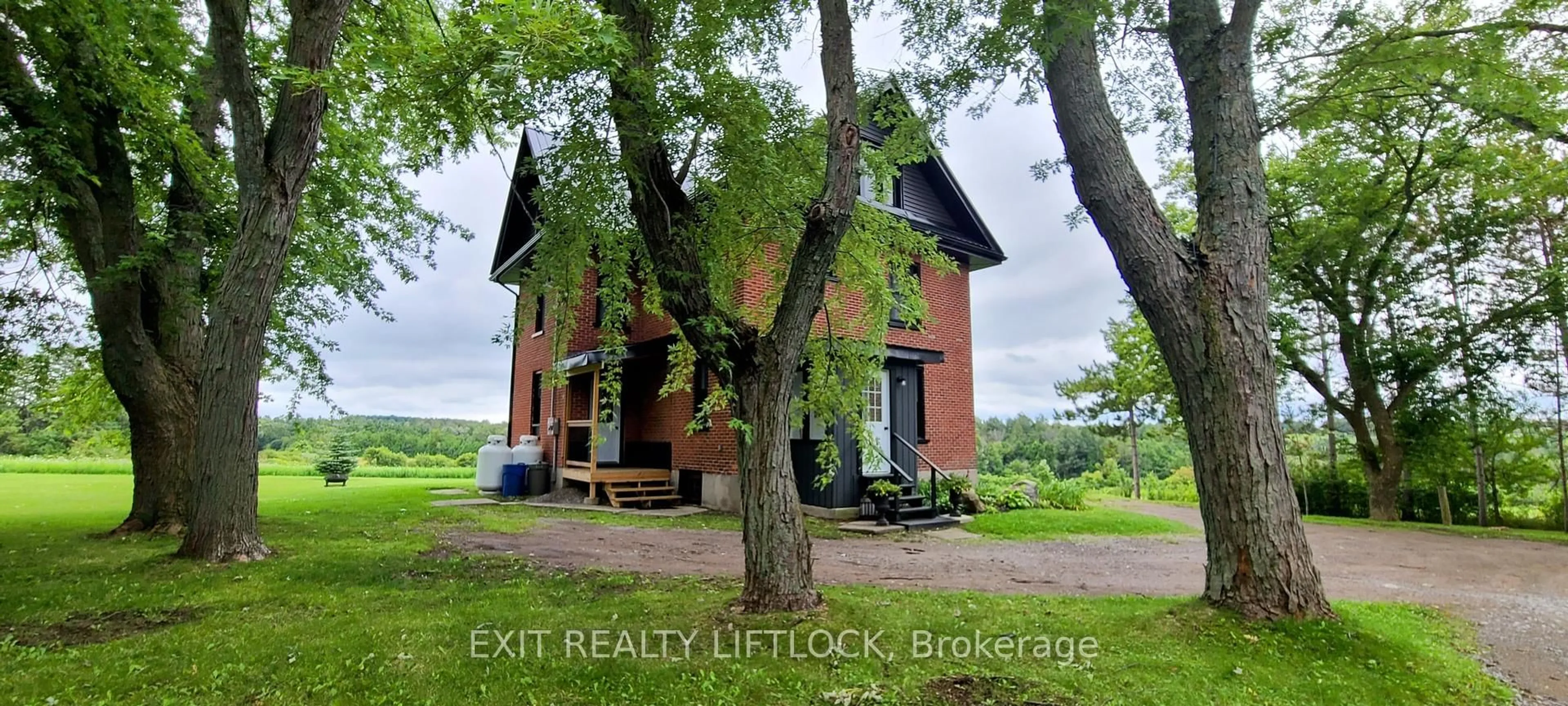 Home with brick exterior material, unknown for 4922 Highway 7, Kawartha Lakes Ontario K0L 2W0