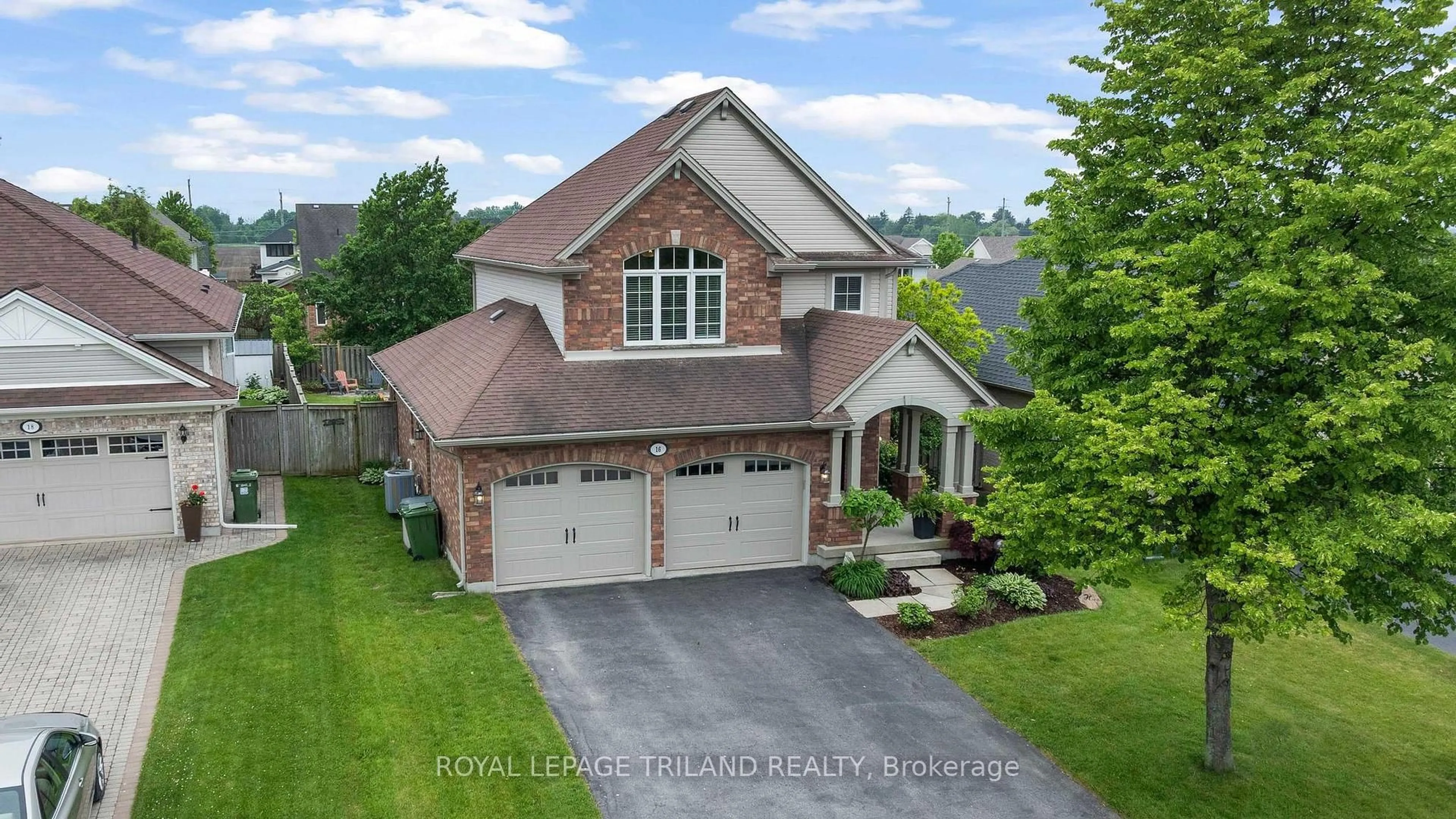 A pic from outside/outdoor area/front of a property/back of a property/a pic from drone, street for 16 Kensington Crt, St. Thomas Ontario N5R 0A3