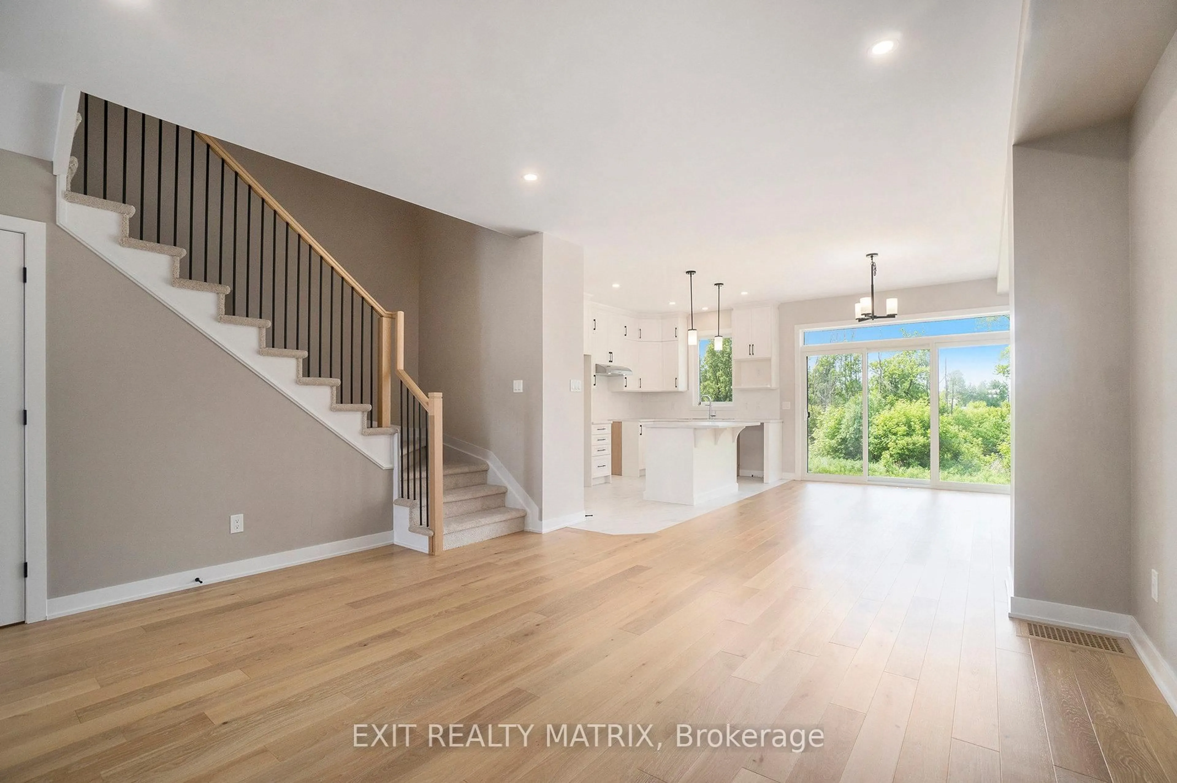 Indoor entryway for 964 COLOGNE St, Russell Ontario K0A 1W0