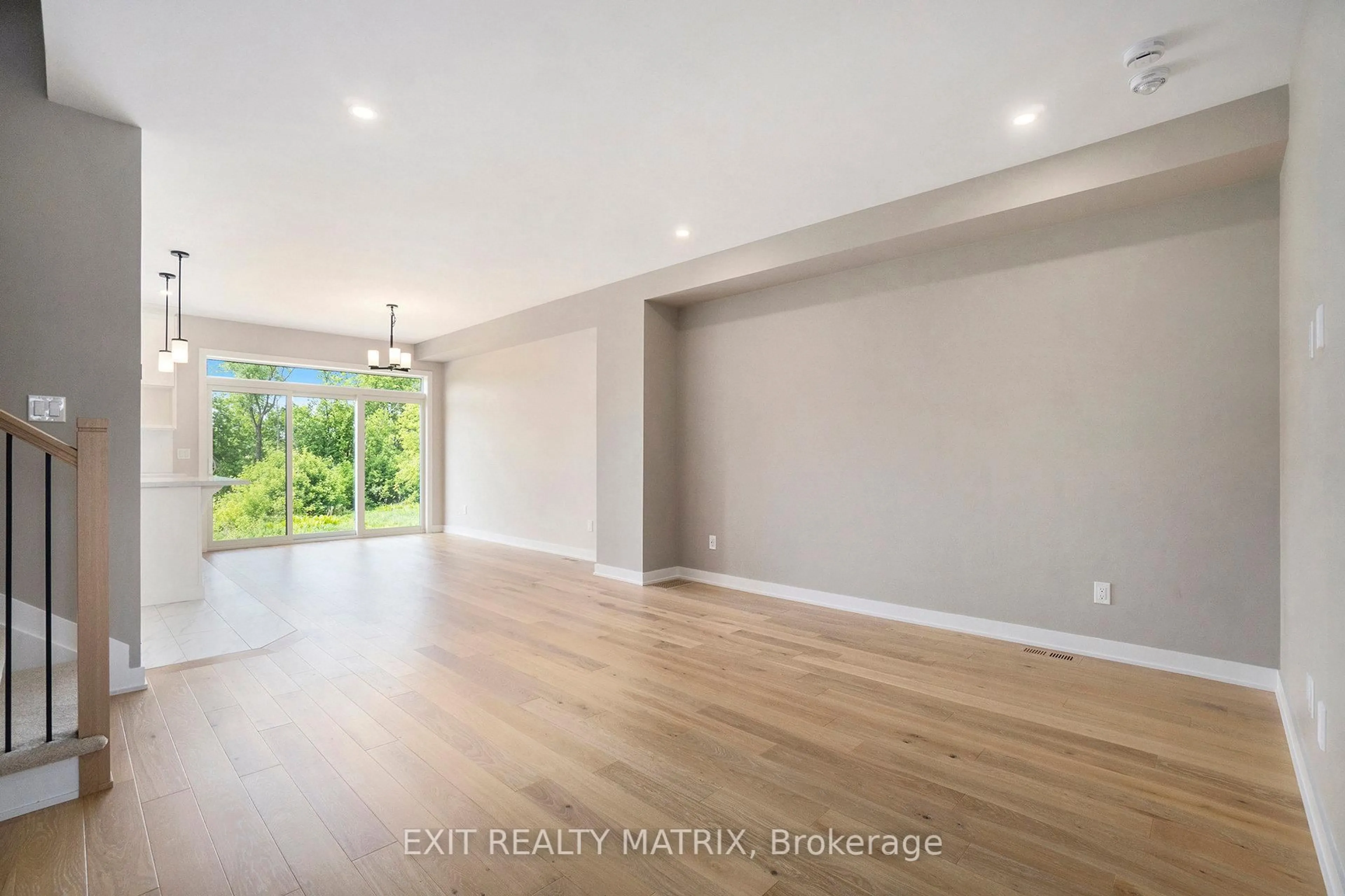 A pic of a room for 964 COLOGNE St, Russell Ontario K0A 1W0