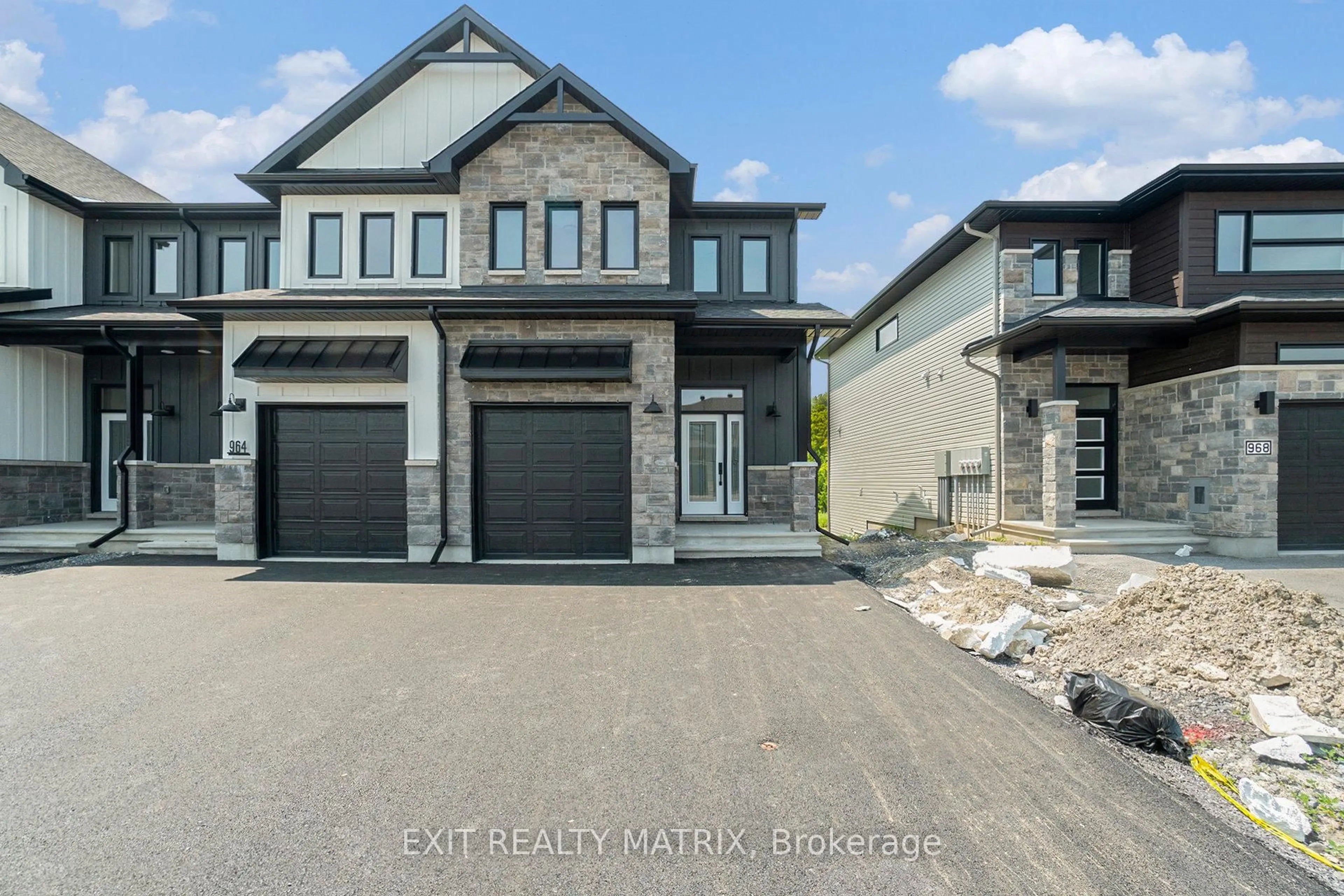 Unknown for 966 COLOGNE St, Russell Ontario K0A 1W0