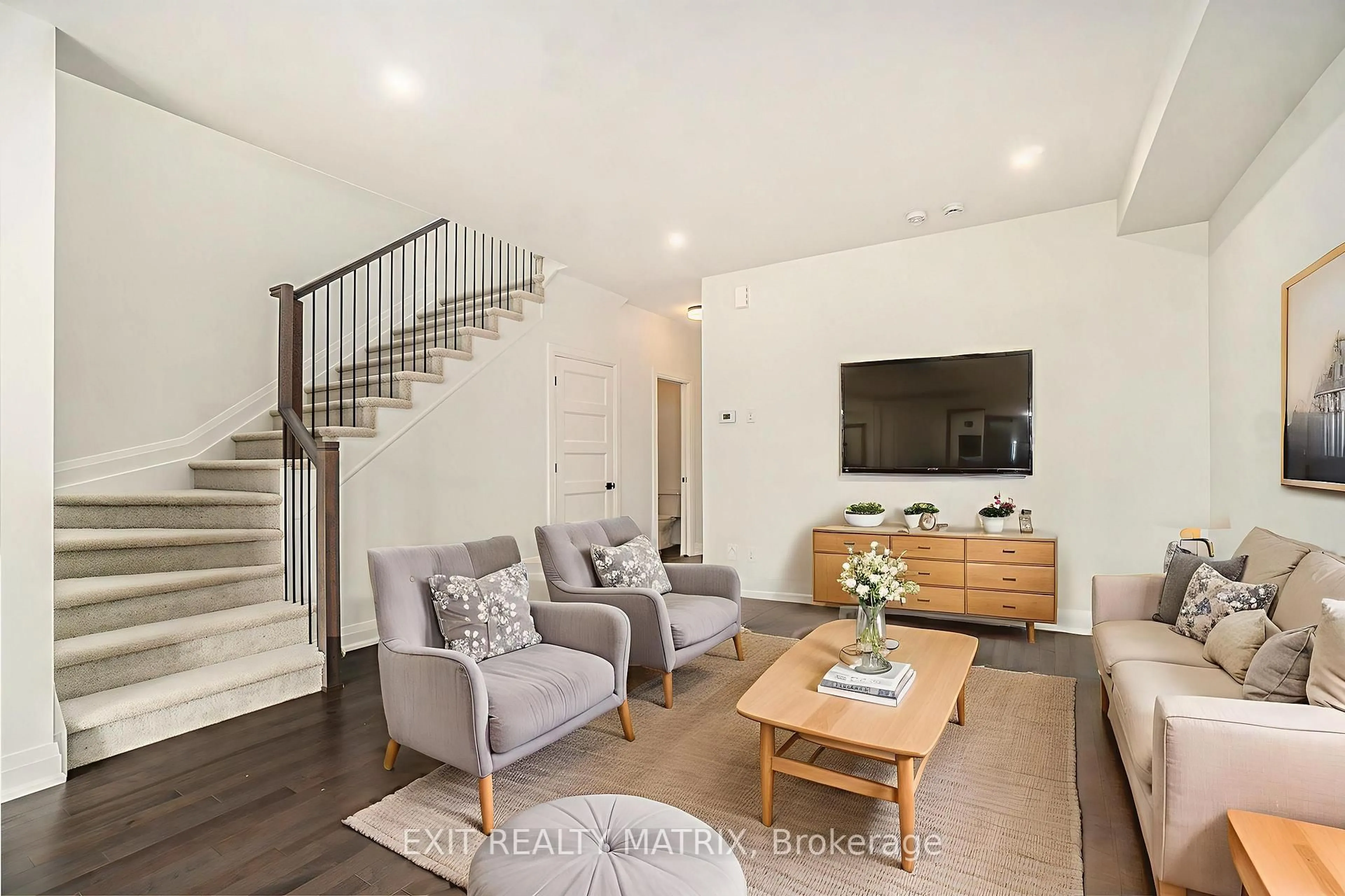 Living room with furniture, unknown for 966 COLOGNE St, Russell Ontario K0A 1W0