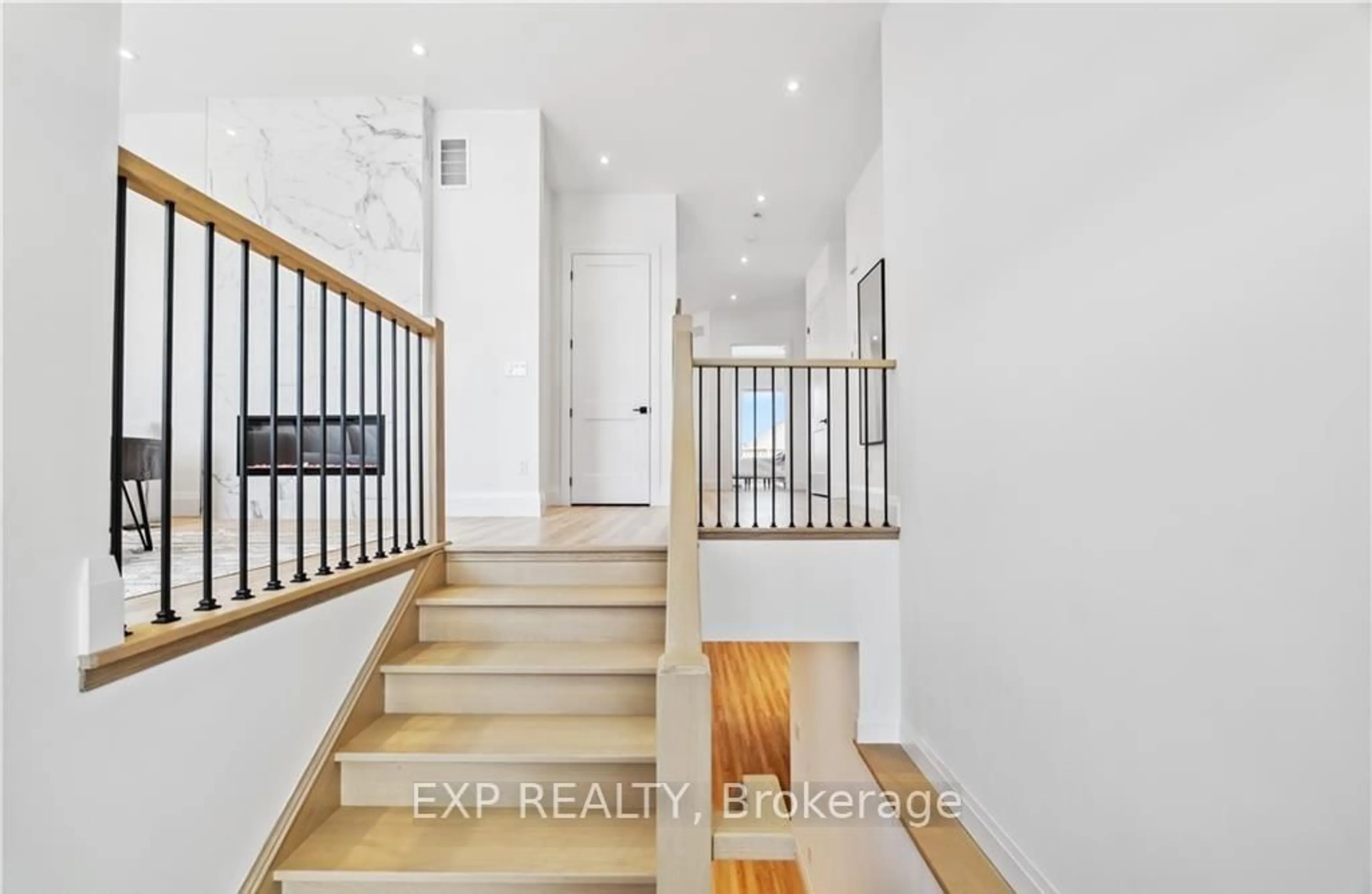 Indoor entryway for 174 PIKE CREEK Dr, Haldimand Ontario N0A 1E0