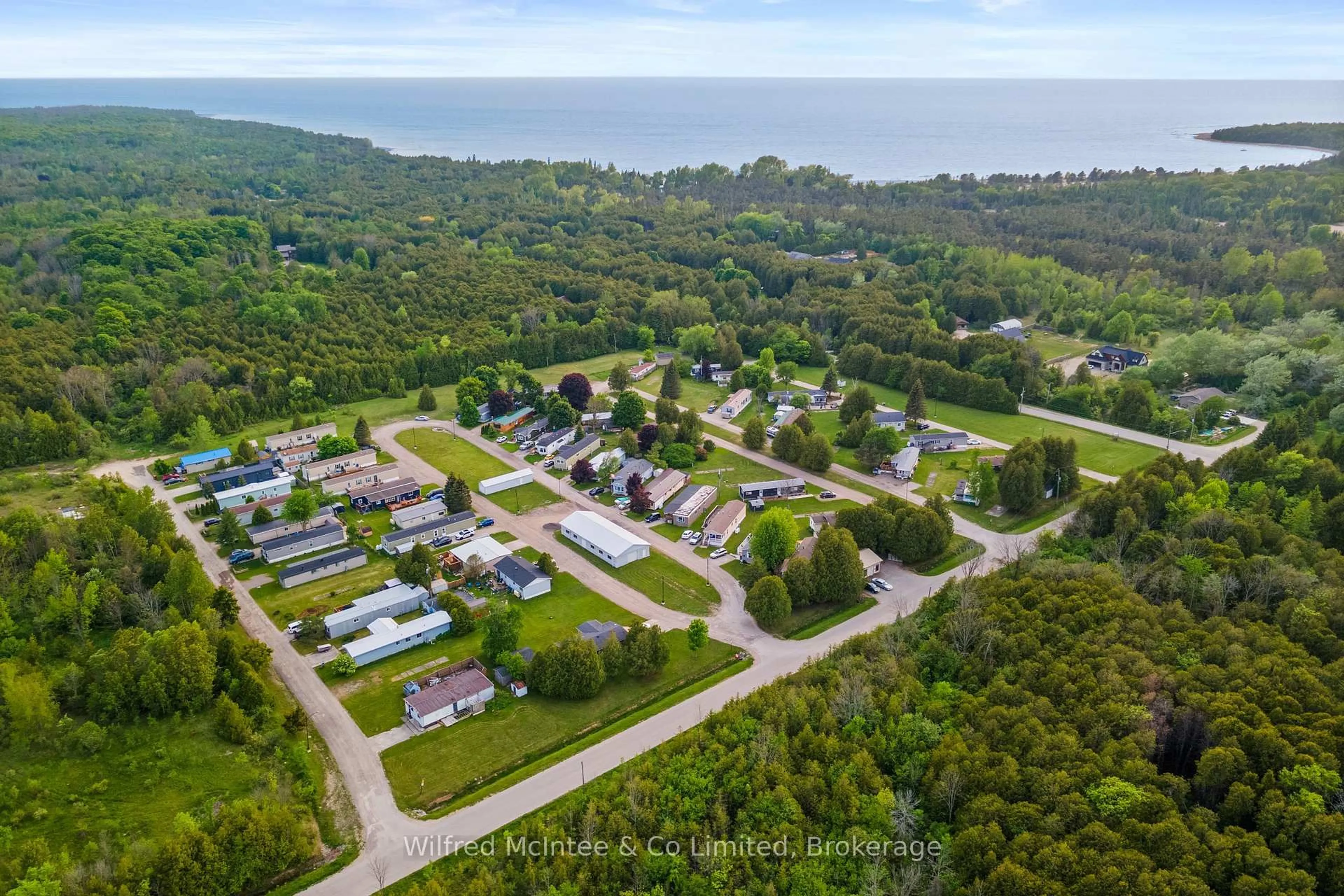 A pic from outside/outdoor area/front of a property/back of a property/a pic from drone, unknown for 48 Maplewood Blvd, Kincardine Ontario N0G 2T0