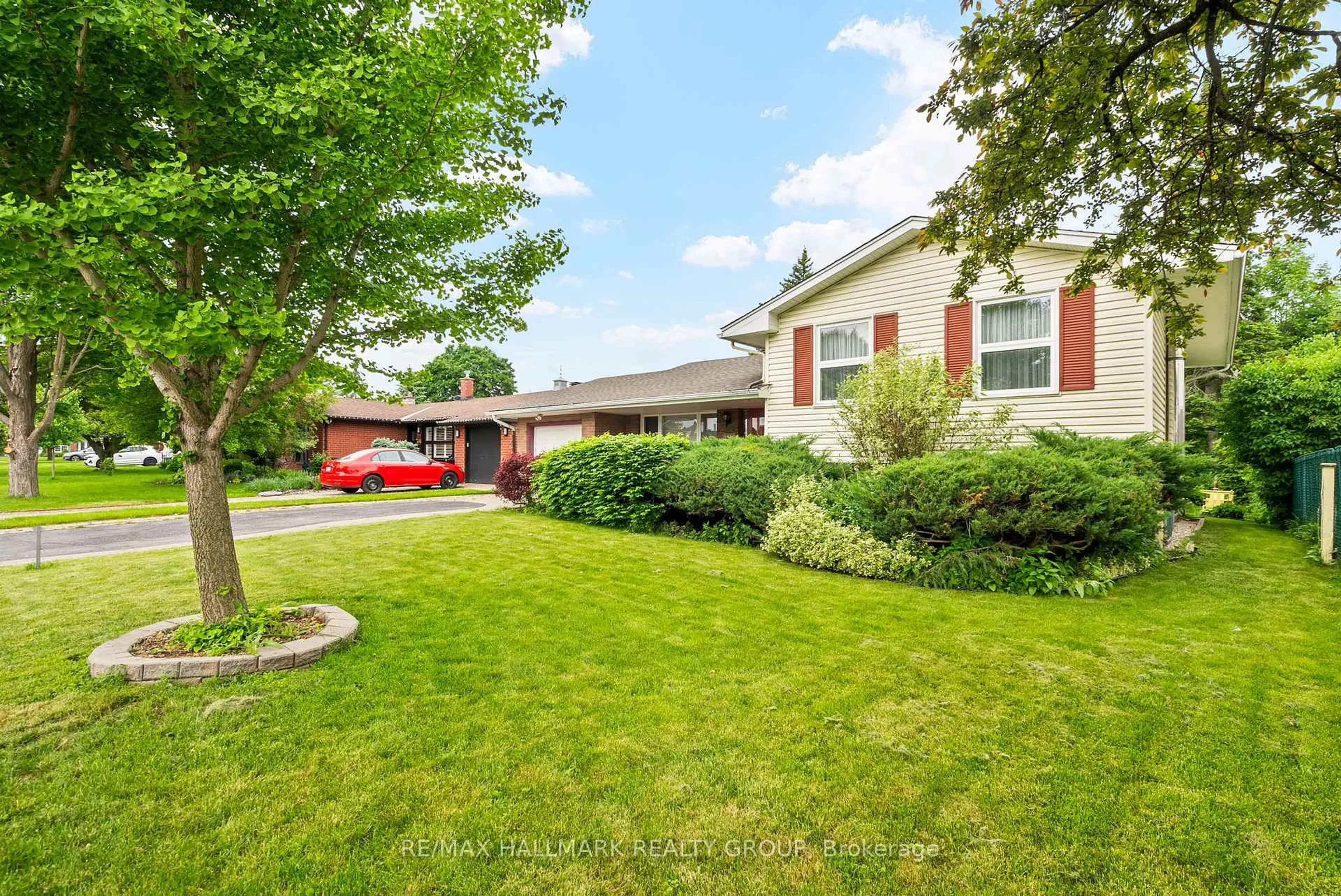 Unknown for 2143 Hubbard Cres, Ottawa Ontario K1J 6L3