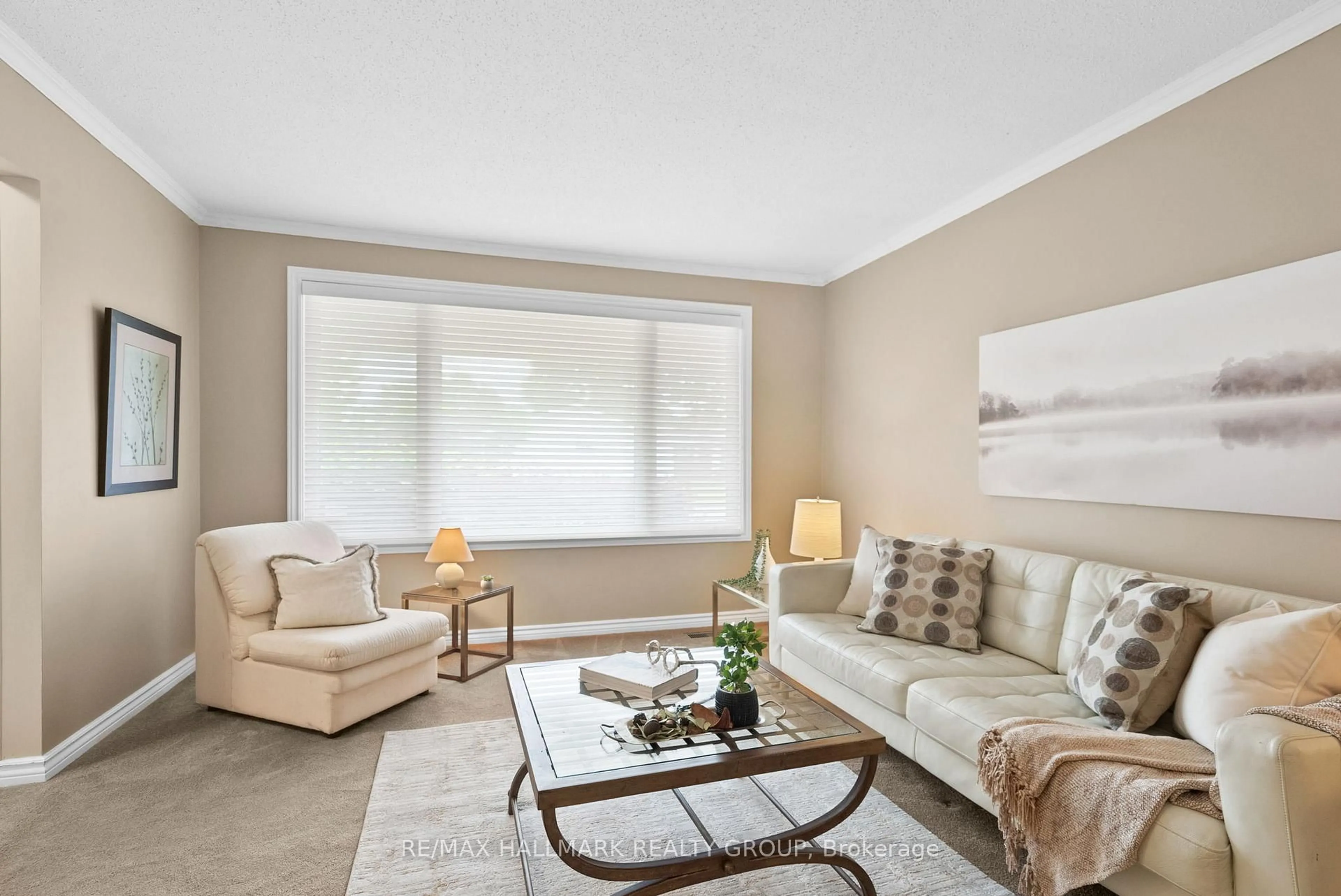 Living room with furniture, unknown for 2143 Hubbard Cres, Ottawa Ontario K1J 6L3