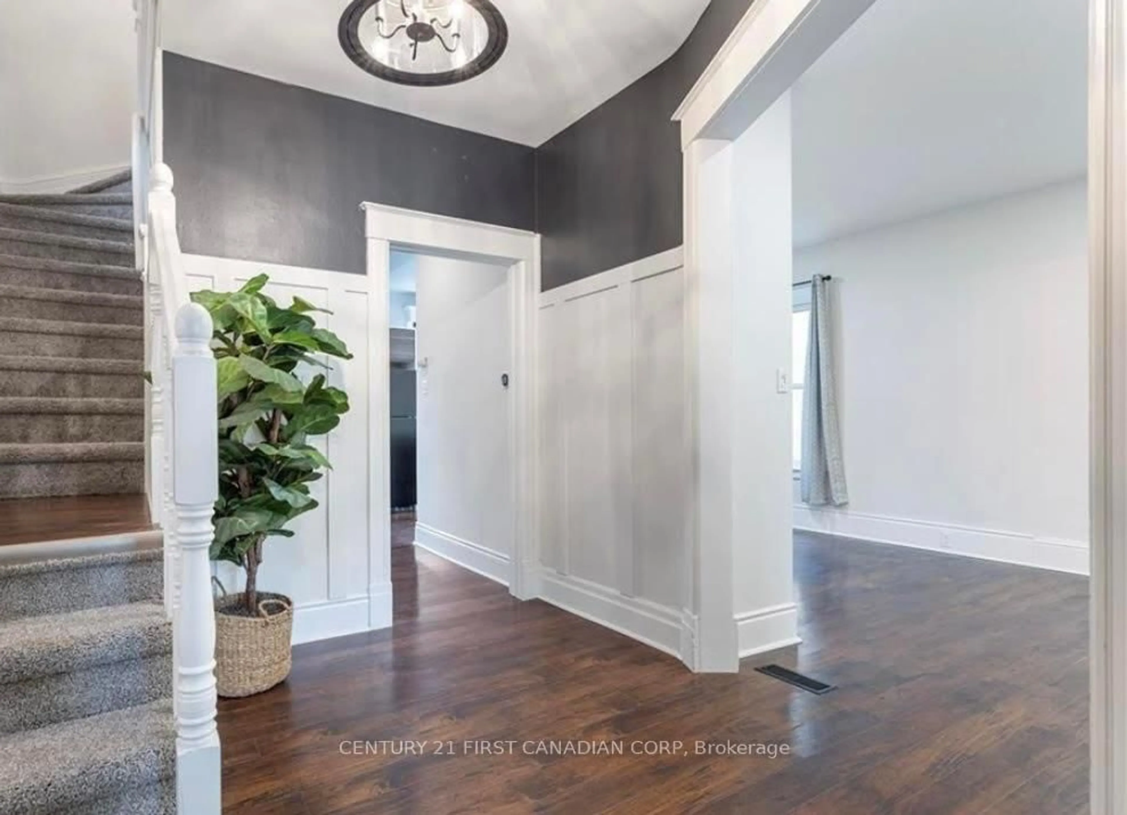 Indoor entryway for 6 Mabel St, St. Thomas Ontario N5R 1Y6