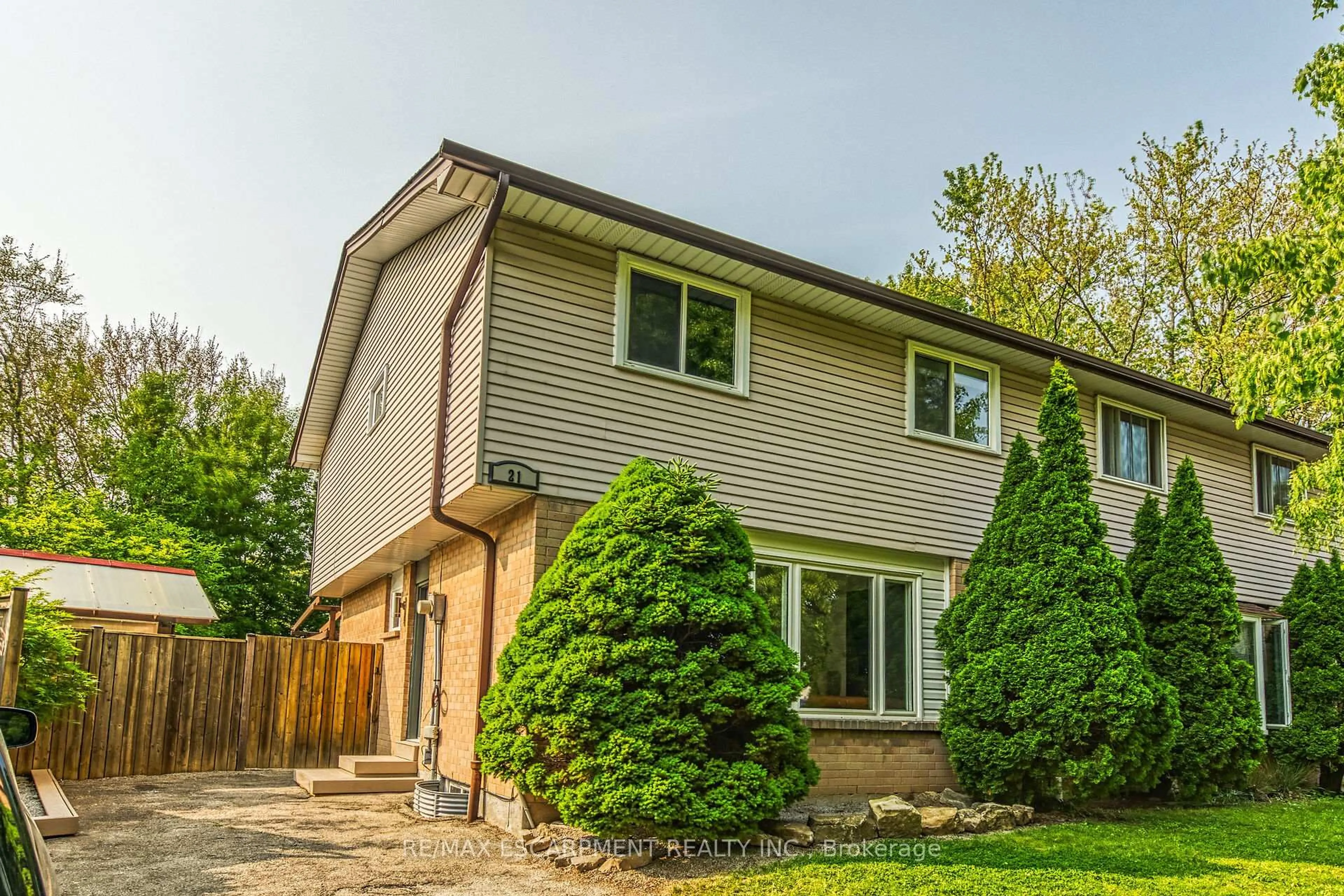 Unknown for 21 Glen Eden Crt, Hamilton Ontario L9C 6H5
