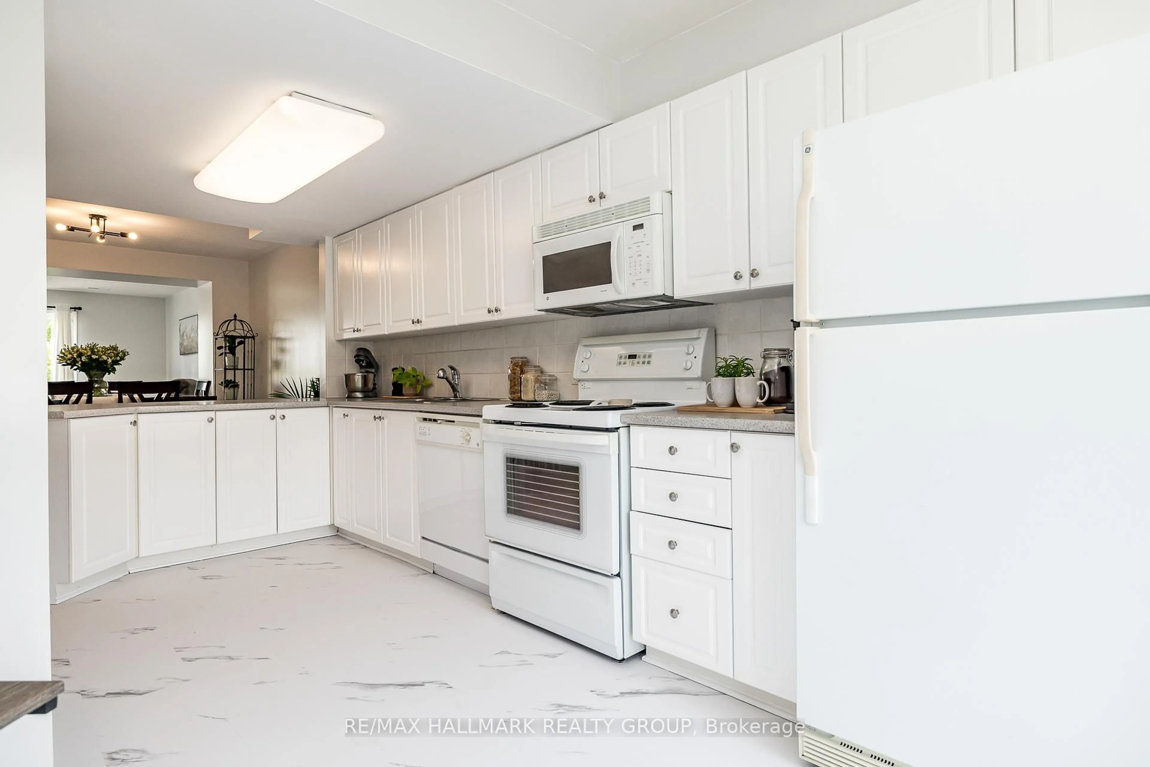Standard kitchen, unknown for 246 Cresthaven Dr, Ottawa Ontario K2G 6W4
