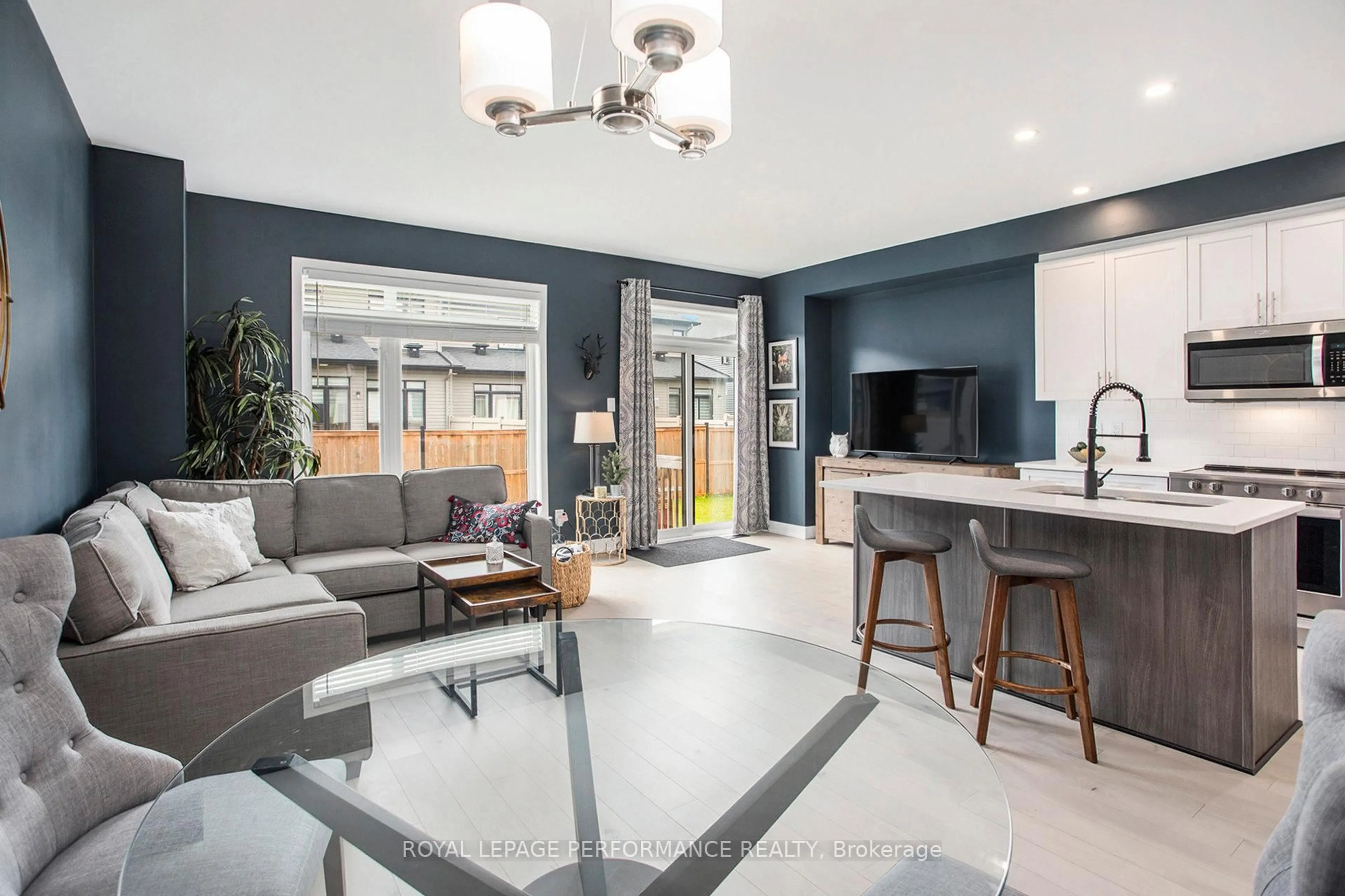 Unknown for 323 JOSHUA St, Ottawa Ontario K1W 0N8