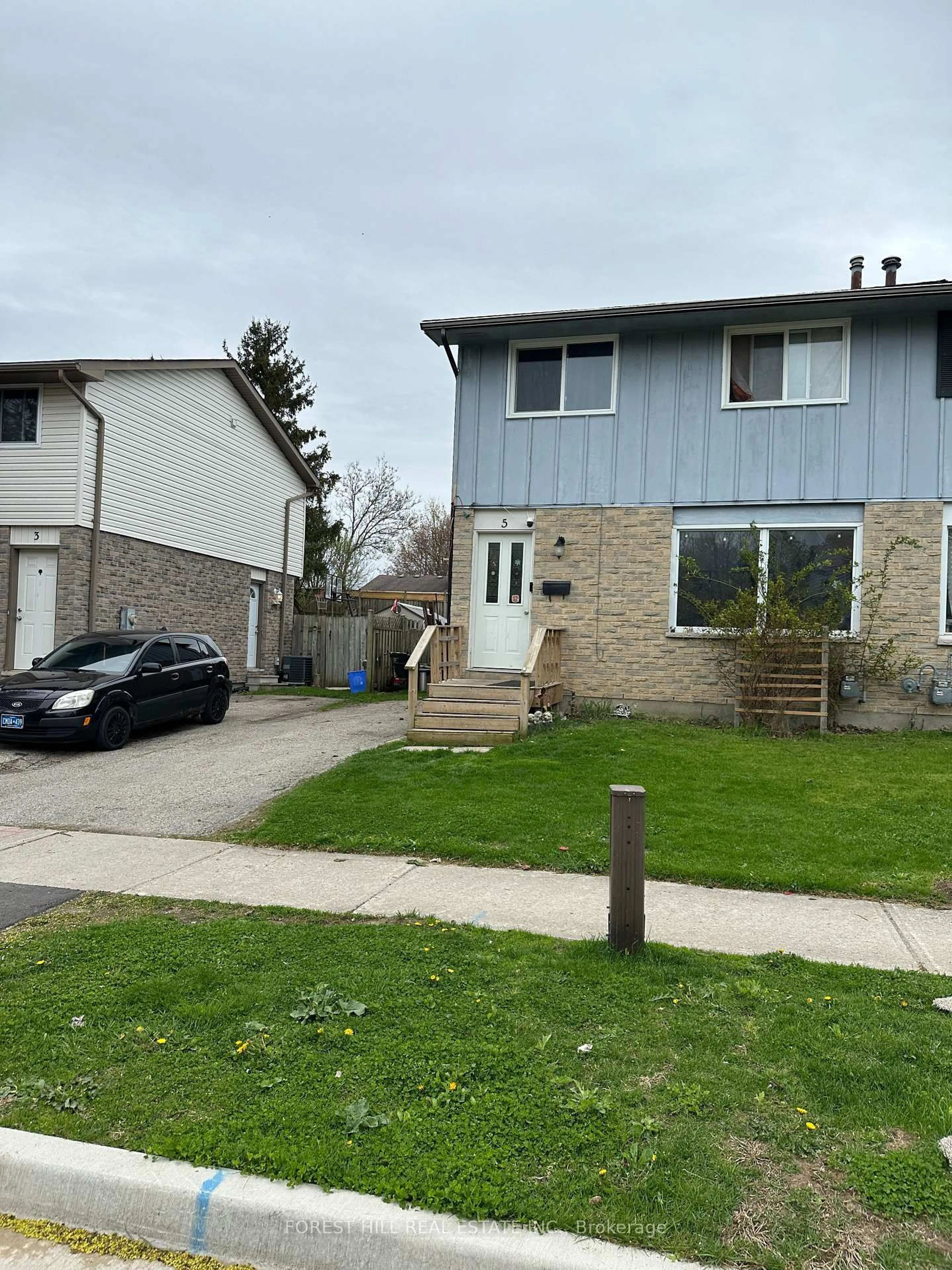 A pic from outside/outdoor area/front of a property/back of a property/a pic from drone, street for 5 Denlaw Rd, London North Ontario N6G 3L3