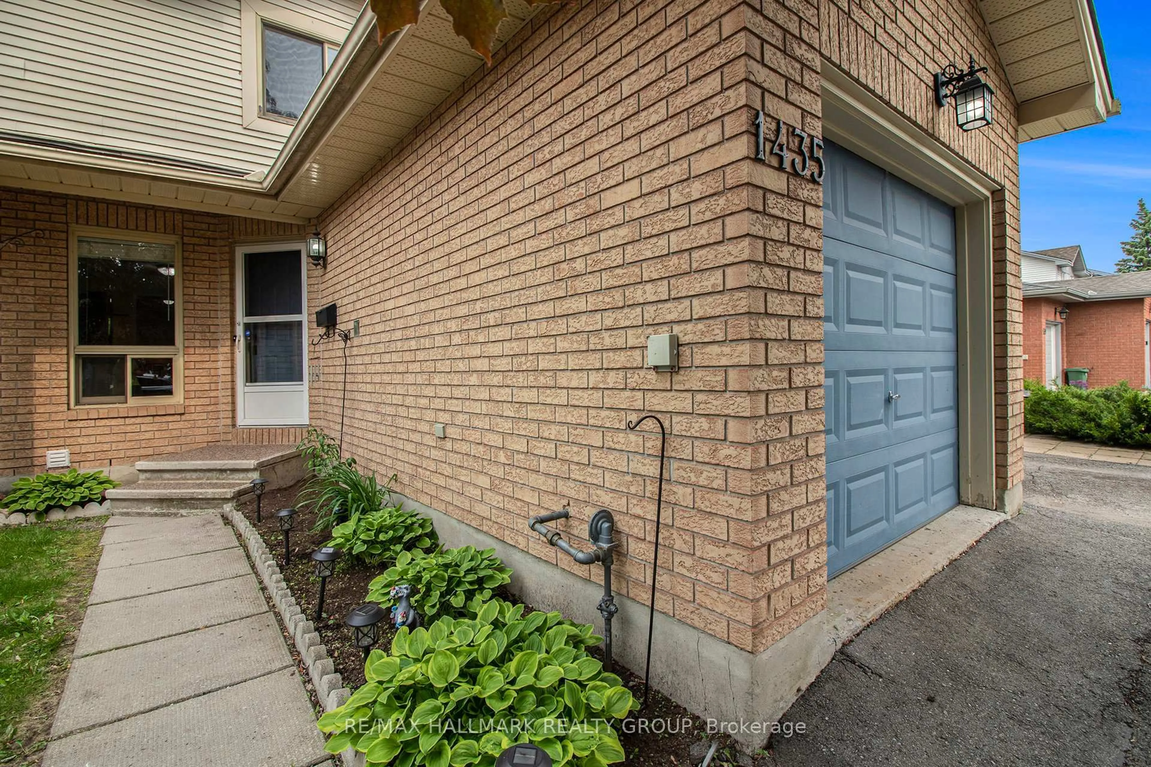 Unknown for 1435 Caravel Cres, Ottawa Ontario K1E 3P5