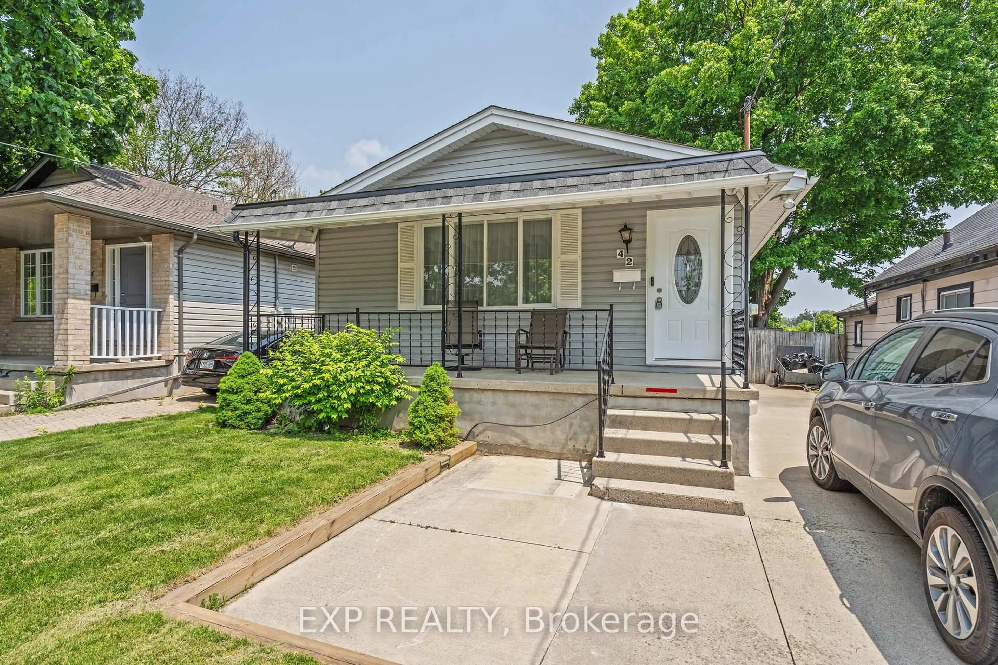 Unknown for 42 Empire St, London East Ontario N5Y 1G7