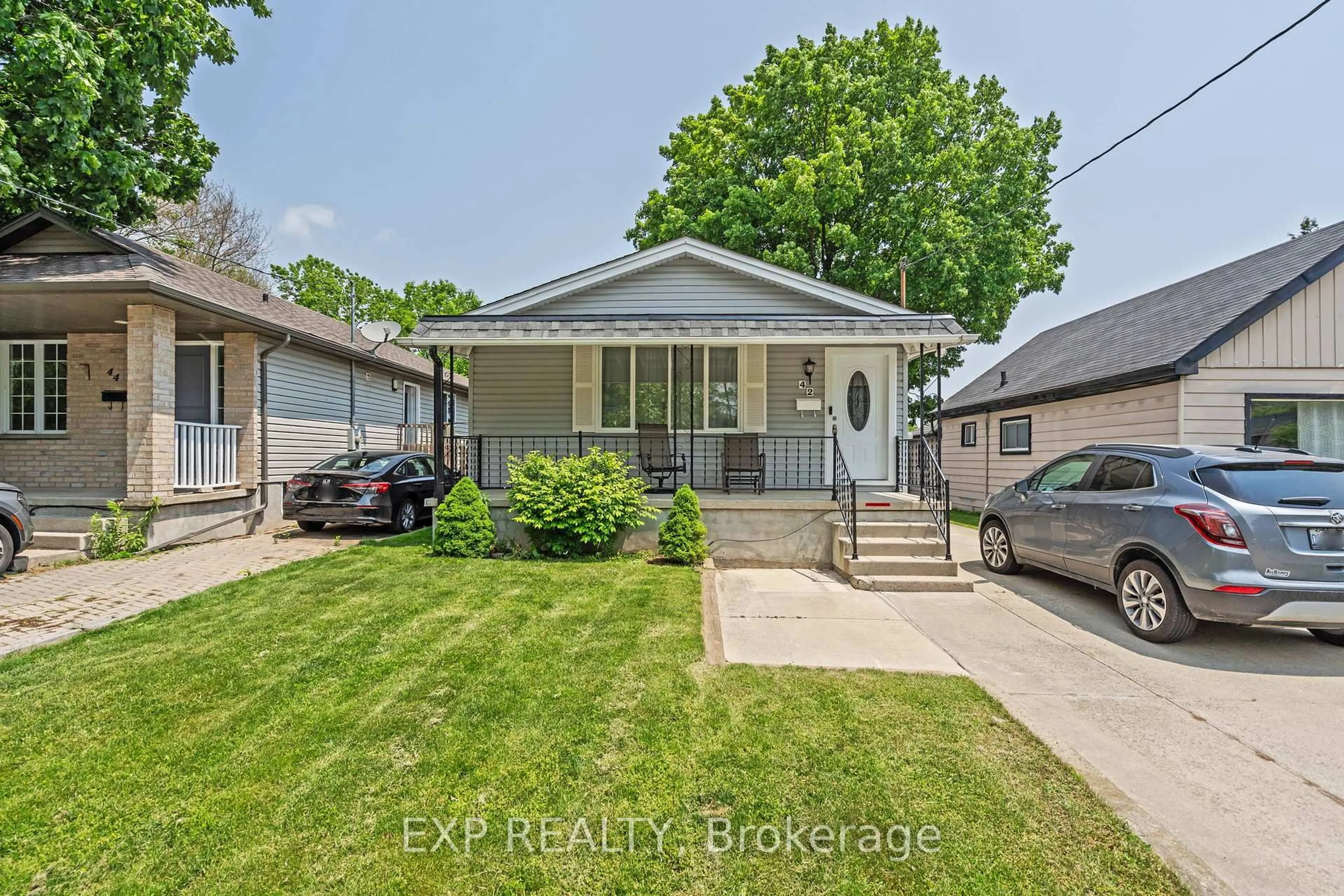 A pic from outside/outdoor area/front of a property/back of a property/a pic from drone, street for 42 Empire St, London East Ontario N5Y 1G7