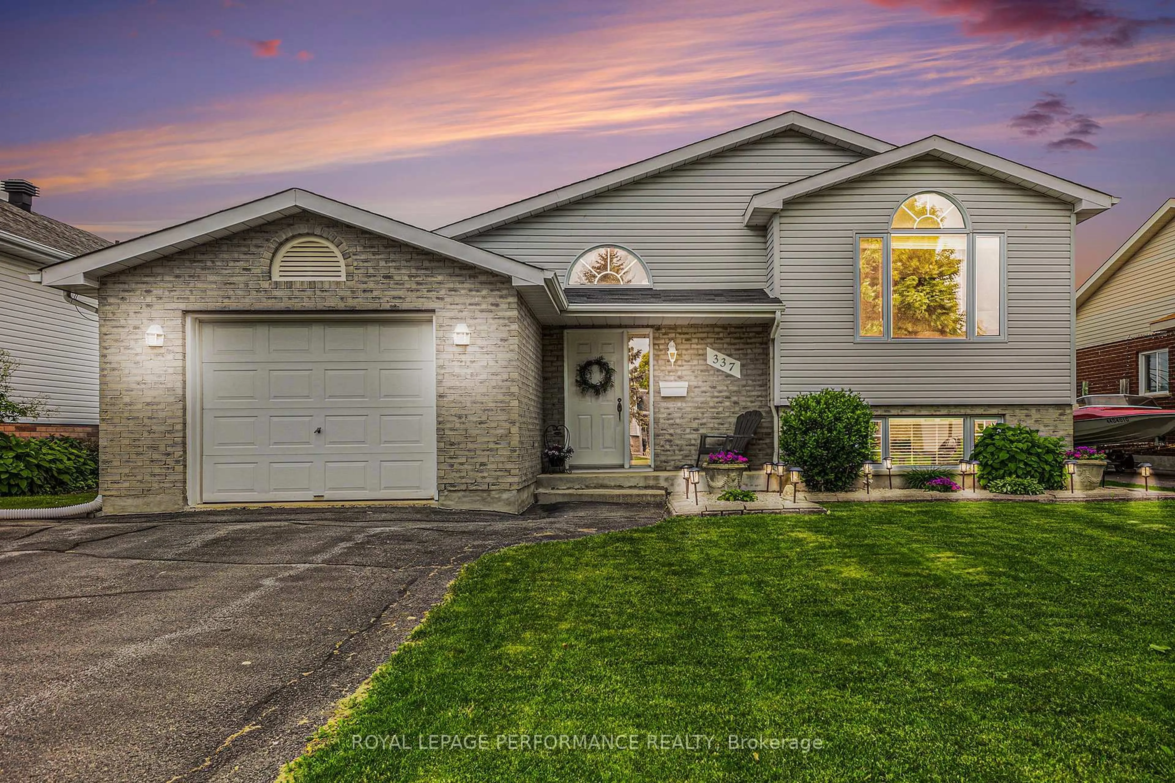 Home with vinyl exterior material, street for 337 Ivan Cres, Cornwall Ontario K6H 7C6
