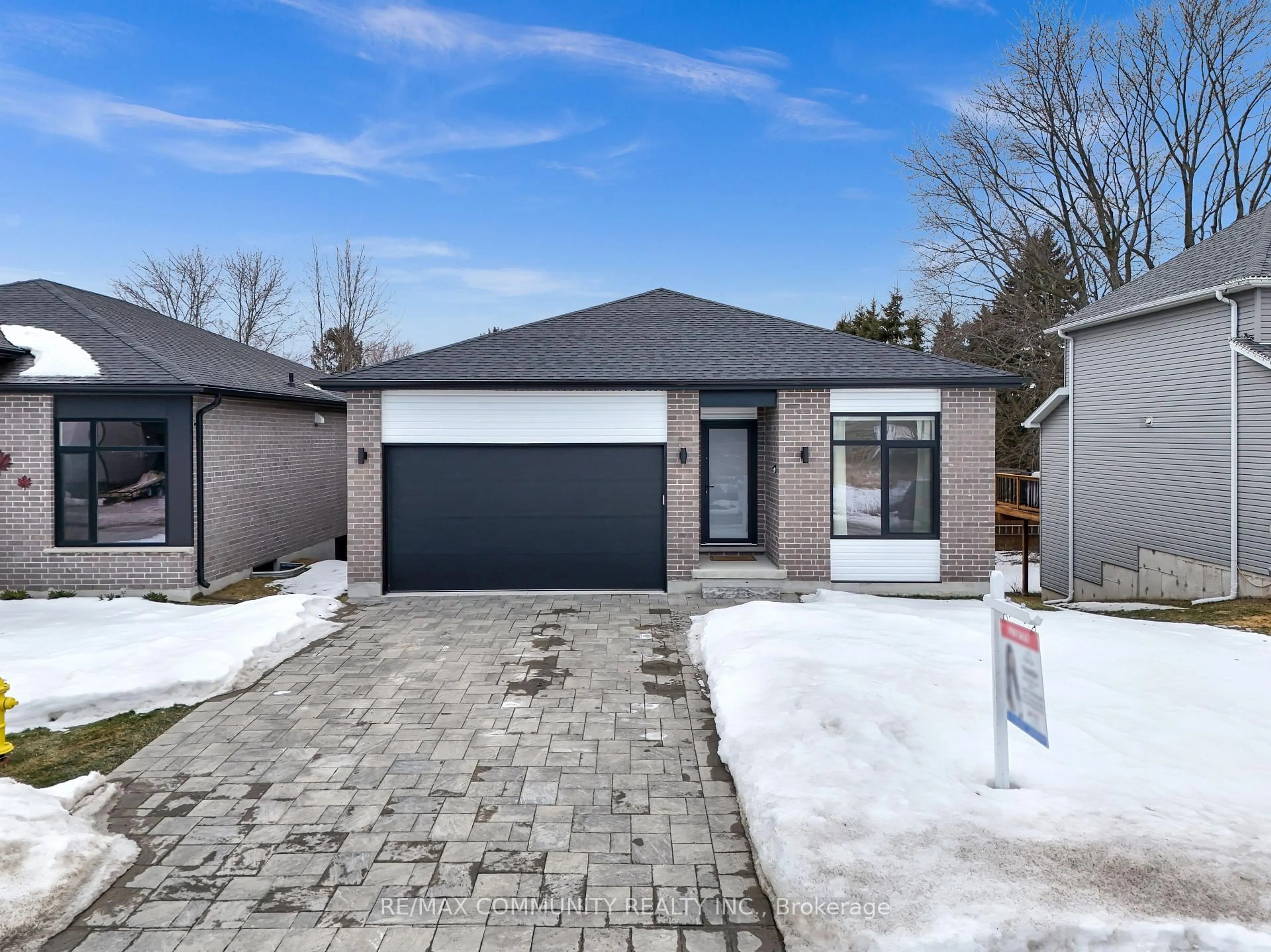Home with brick exterior material, street for 14 Alexander Circ, Strathroy-Caradoc Ontario N7G 0B4