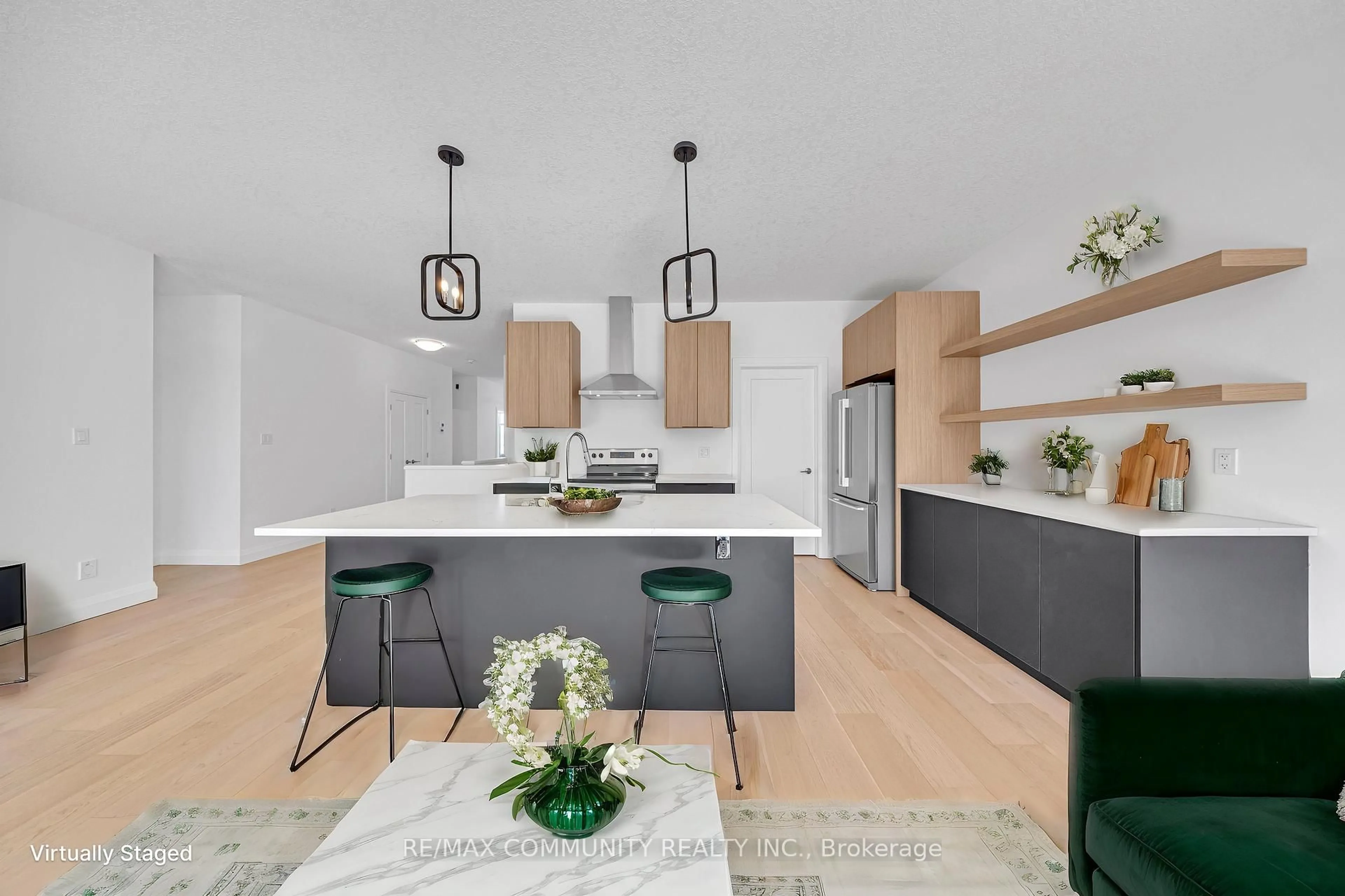 Open concept kitchen, unknown for 14 Alexander Circ, Strathroy-Caradoc Ontario N7G 0B4