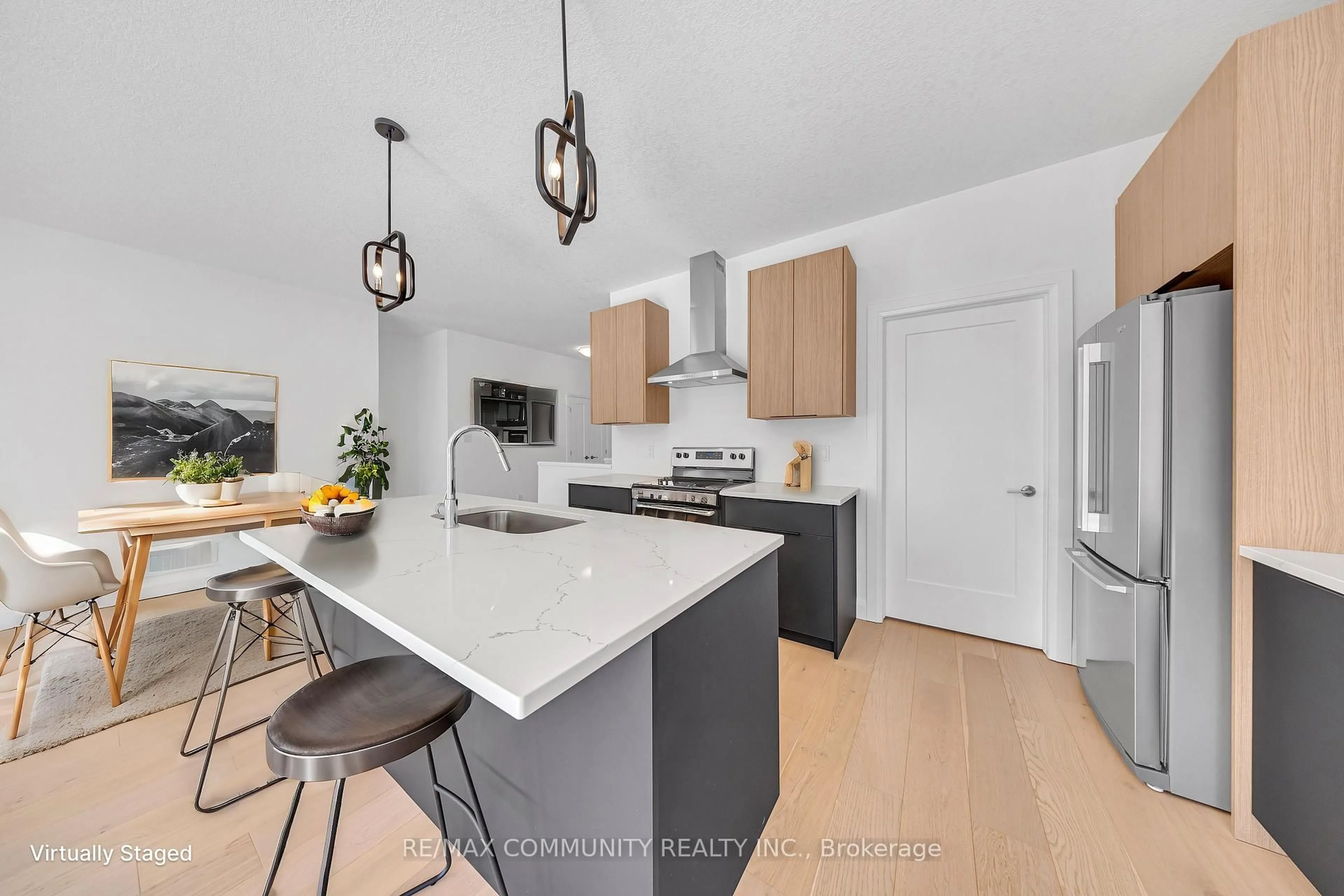 Open concept kitchen, unknown for 14 Alexander Circ, Strathroy-Caradoc Ontario N7G 0B4