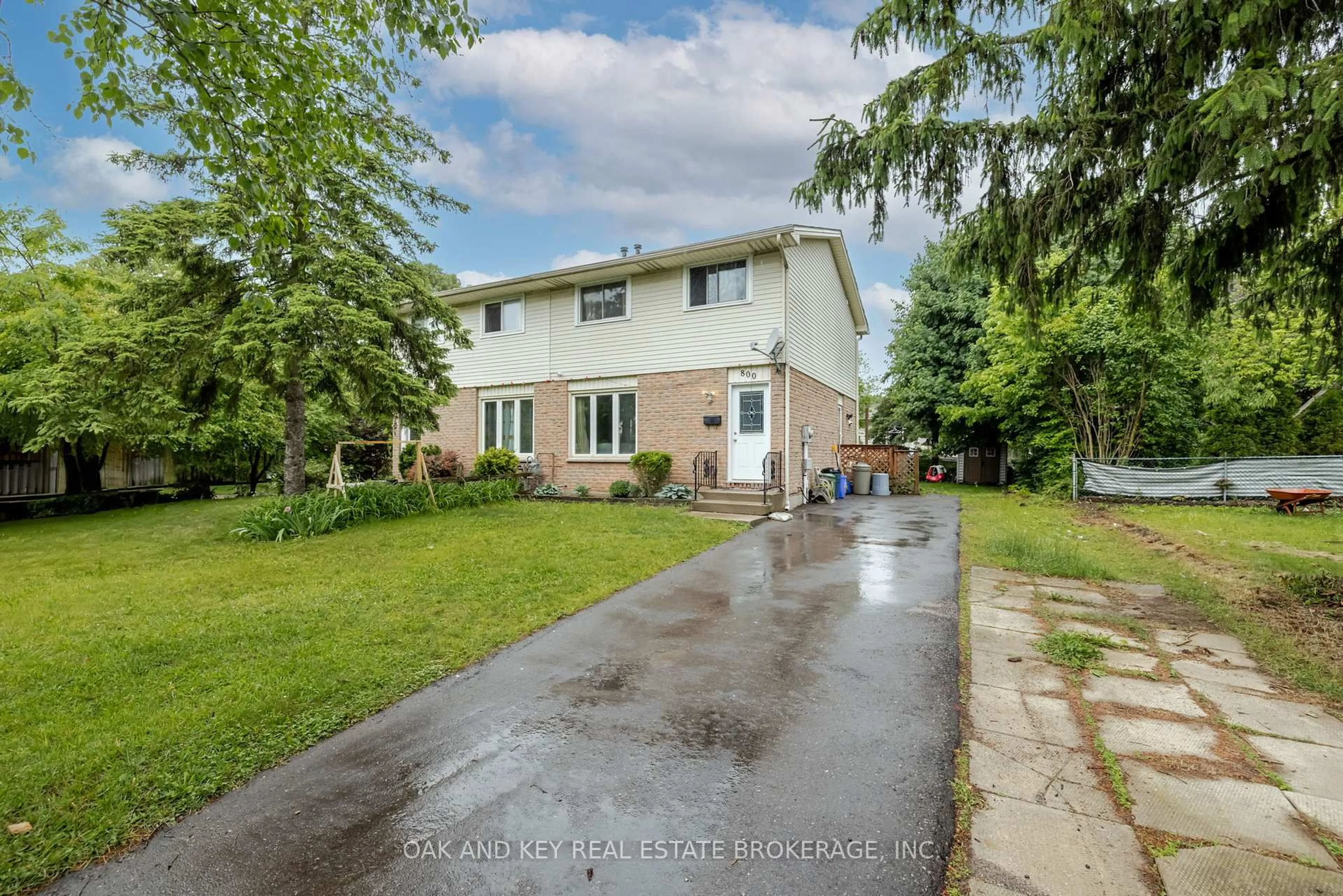 A pic from outside/outdoor area/front of a property/back of a property/a pic from drone, street for 800 Monsarrat Ave, London East Ontario N5Y 4Y6