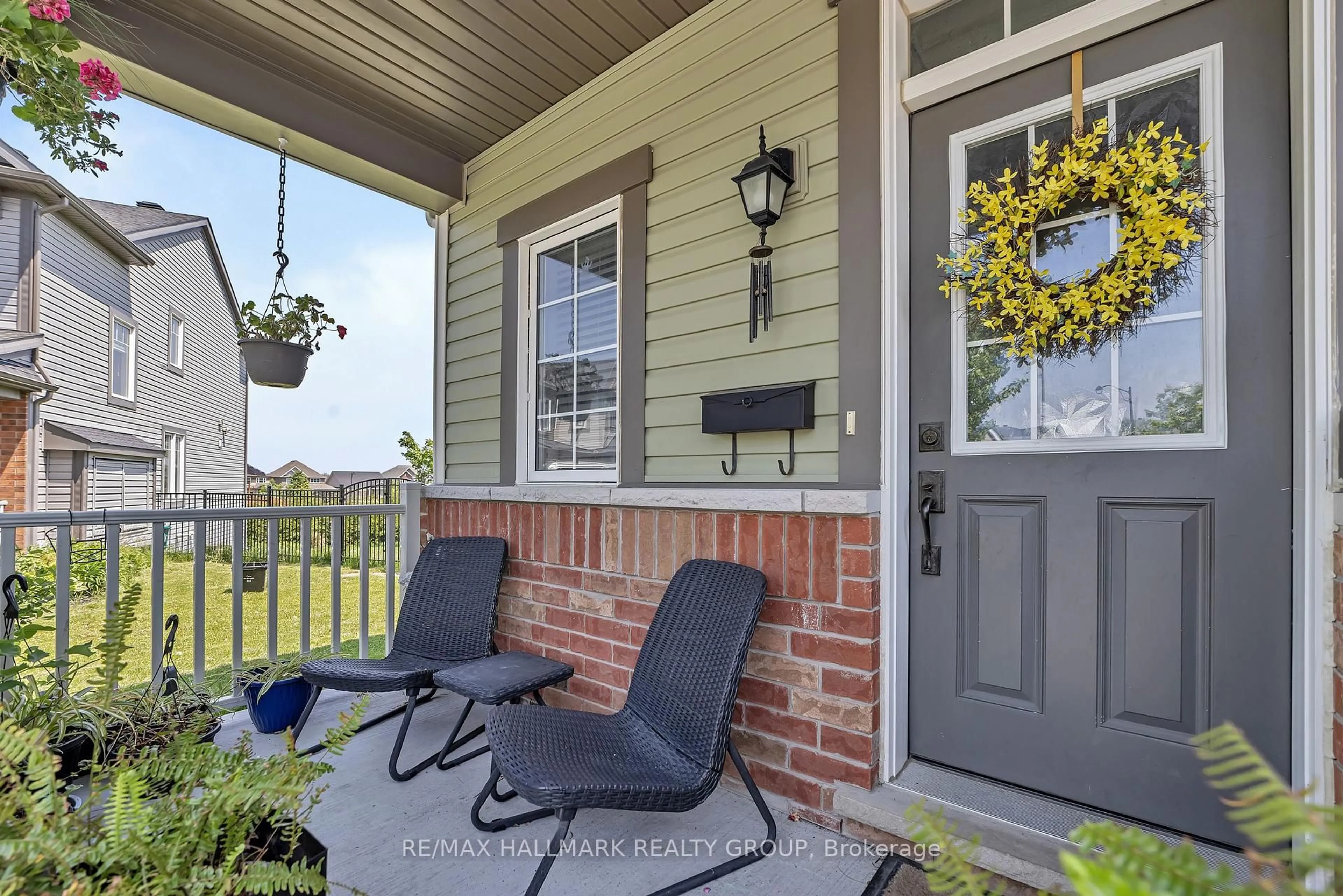 Unknown for 334 ASTELIA Cres, Ottawa Ontario K2S 0W7