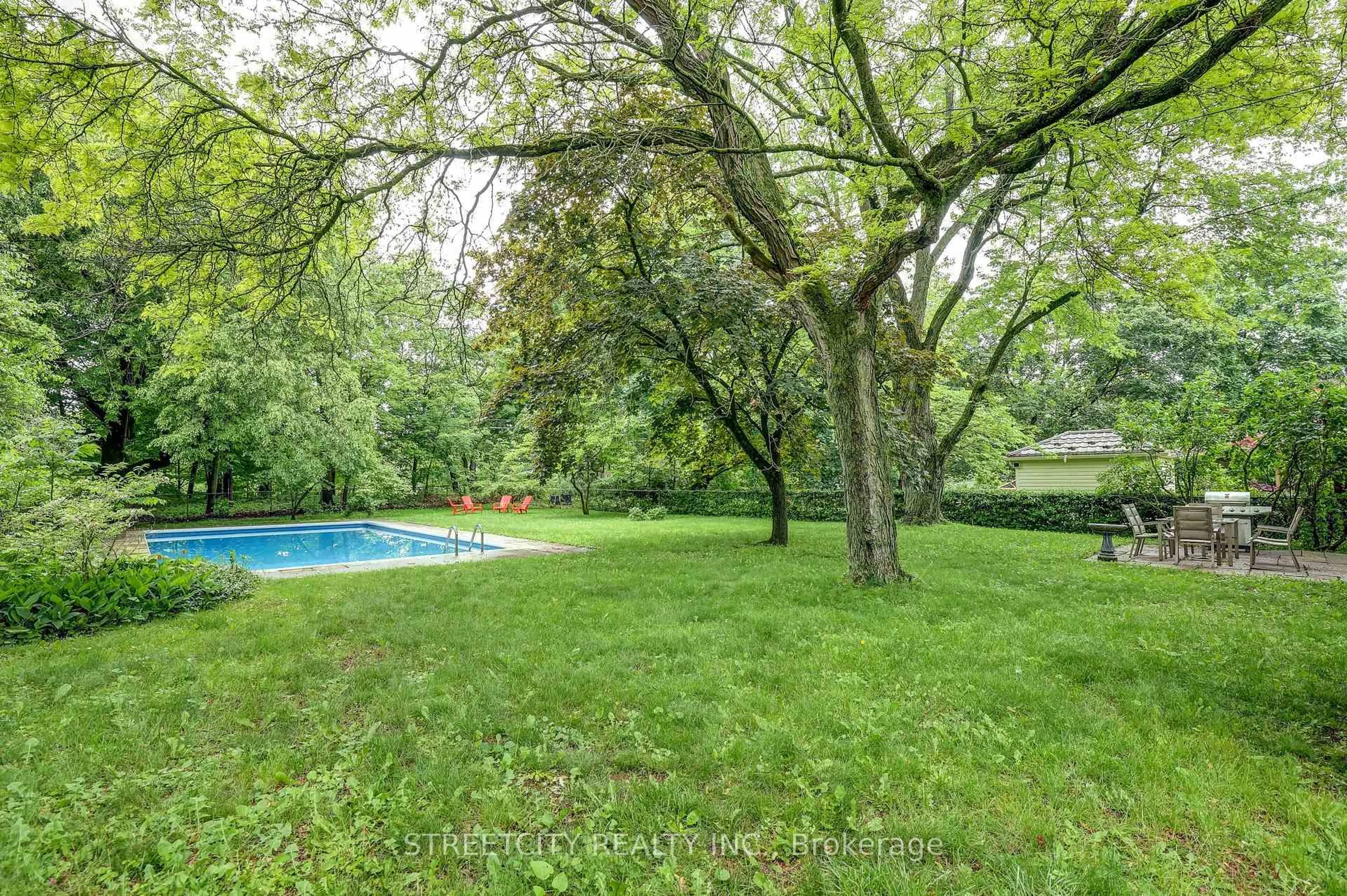 Pool for 76 Bloomfield Dr, London North Ontario N6G 1P3