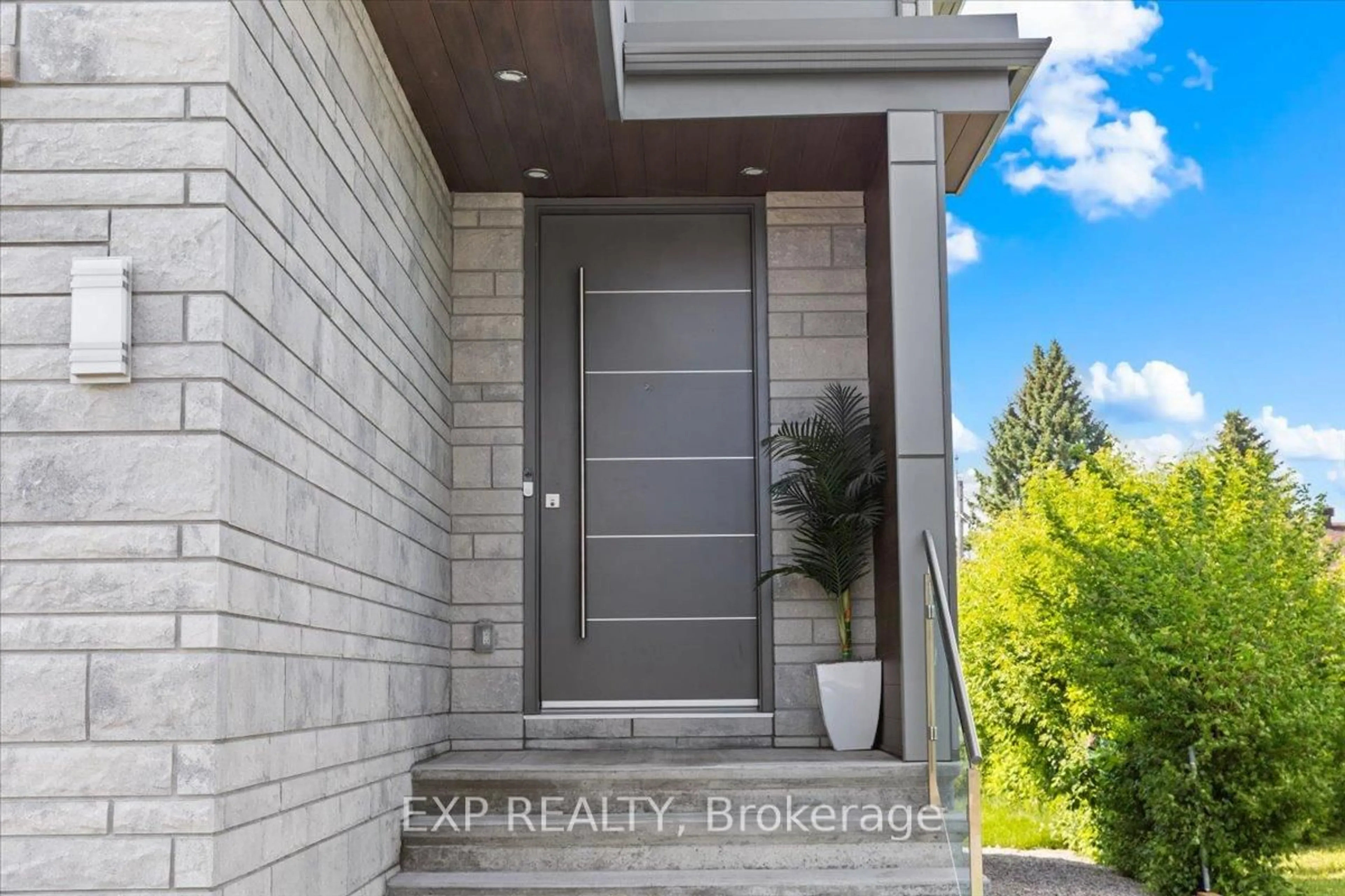 Indoor entryway for 1357 Mory St, Ottawa Ontario K1T 1C8